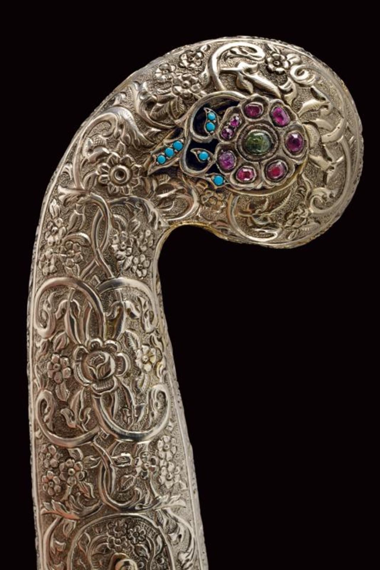An exceptional silver-mounted pala decorated with stones - Image 11 of 32