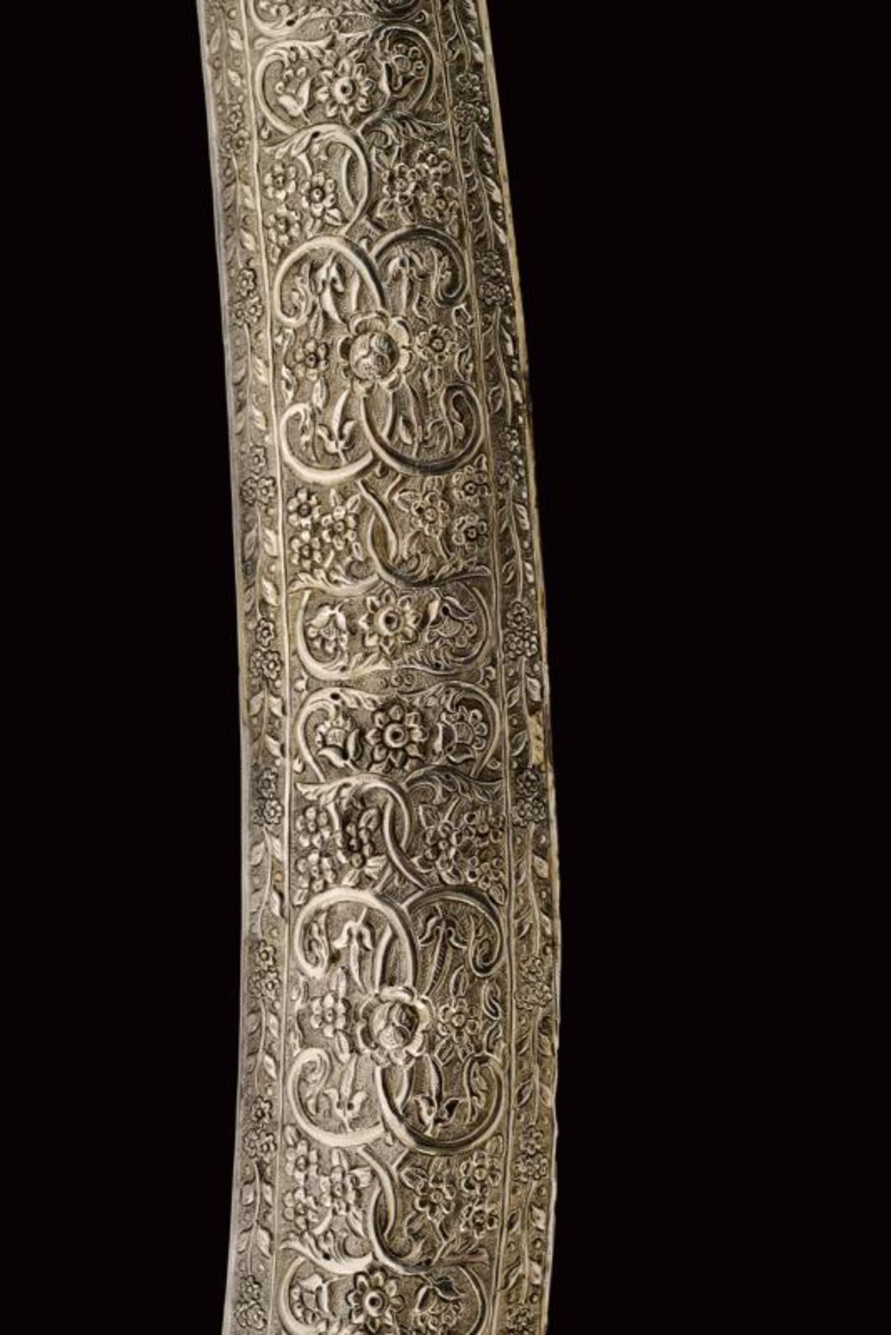 An exceptional silver-mounted pala decorated with stones - Image 29 of 32