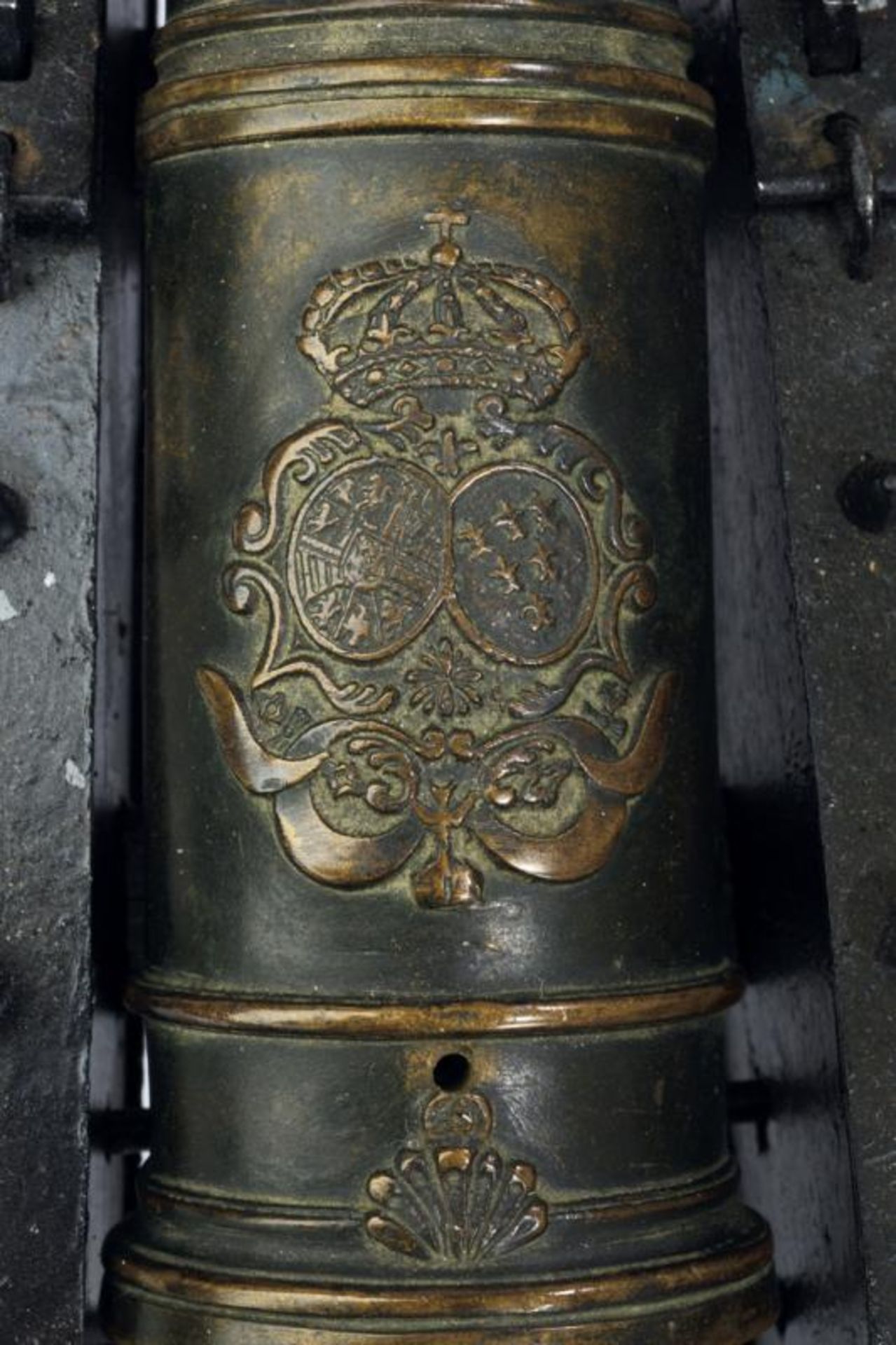 A bronze cannon model with the coat of arms of Elisabetta Farnese, Queen of Spain - Image 5 of 6