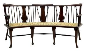 Georgian design curved Windsor settee or settle