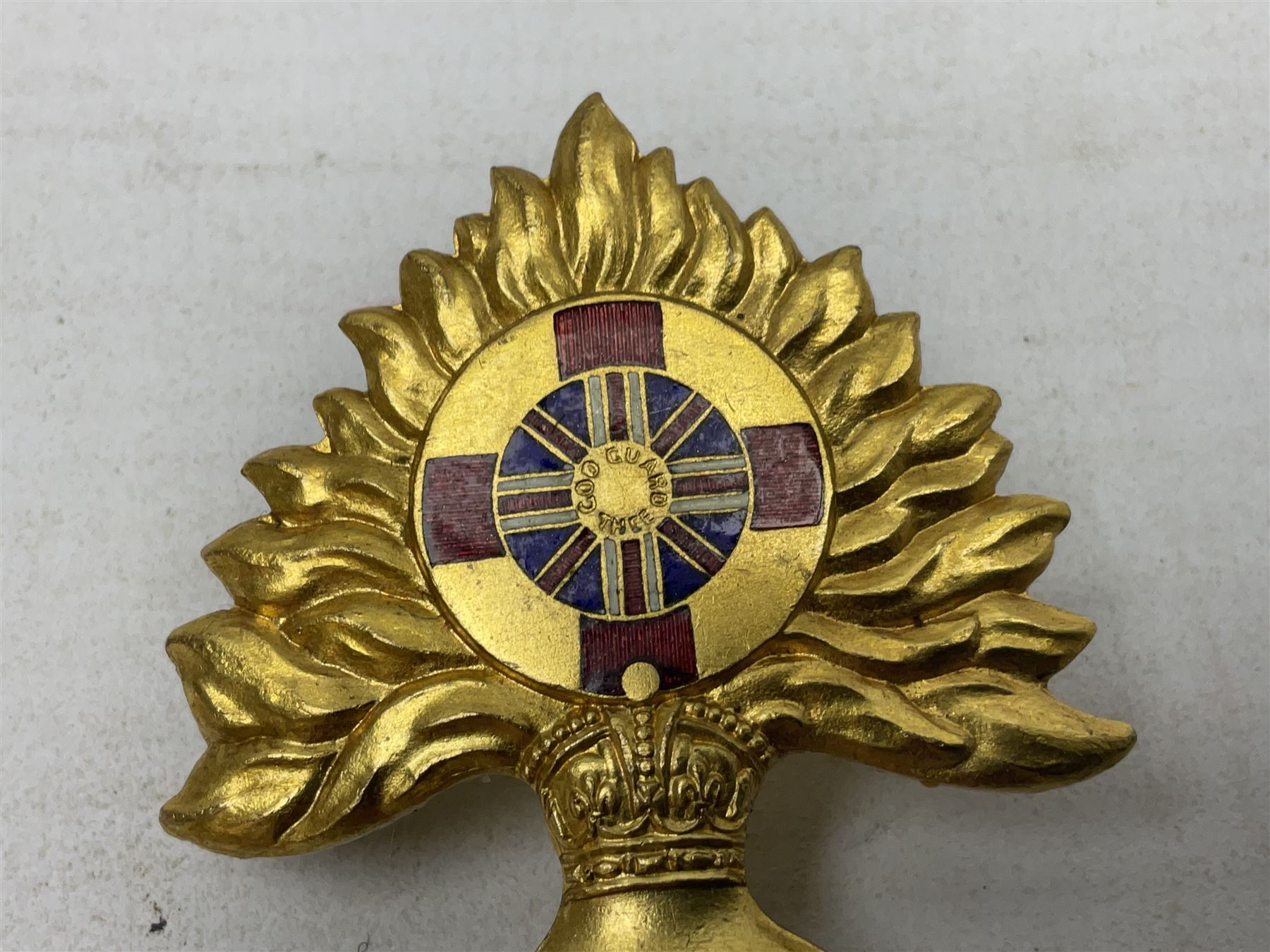 WW1 25th Battalion (Frontiersmen) City of London Royal Fusiliers Cap Badge; gilt brass fused grenade - Image 3 of 8