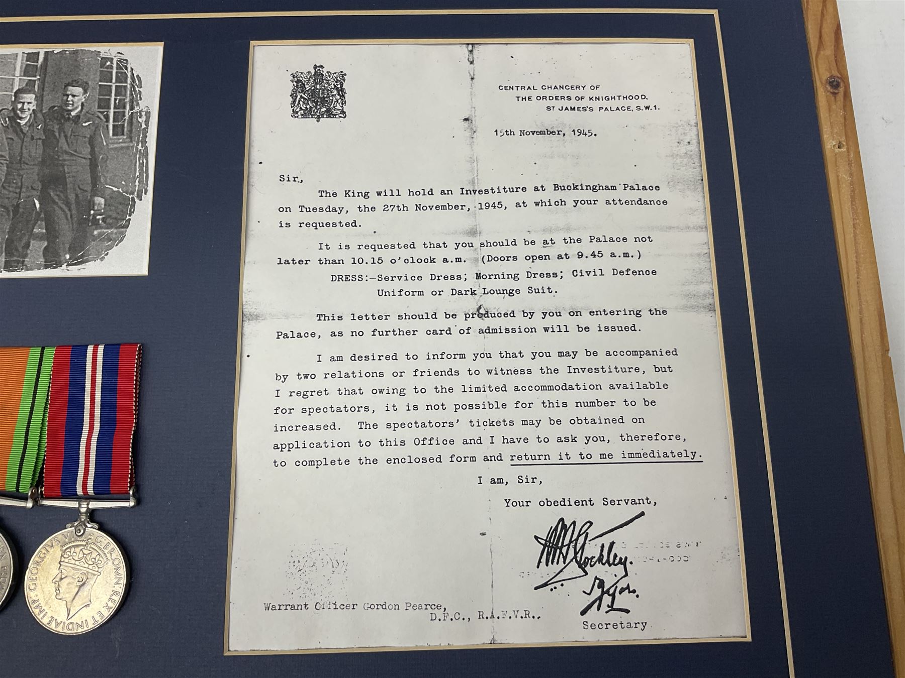 Warrant Officer Gordon Pearce D.F.C. R.A.F.V.R. - display of five medals comprising copy Distinguish - Image 4 of 9