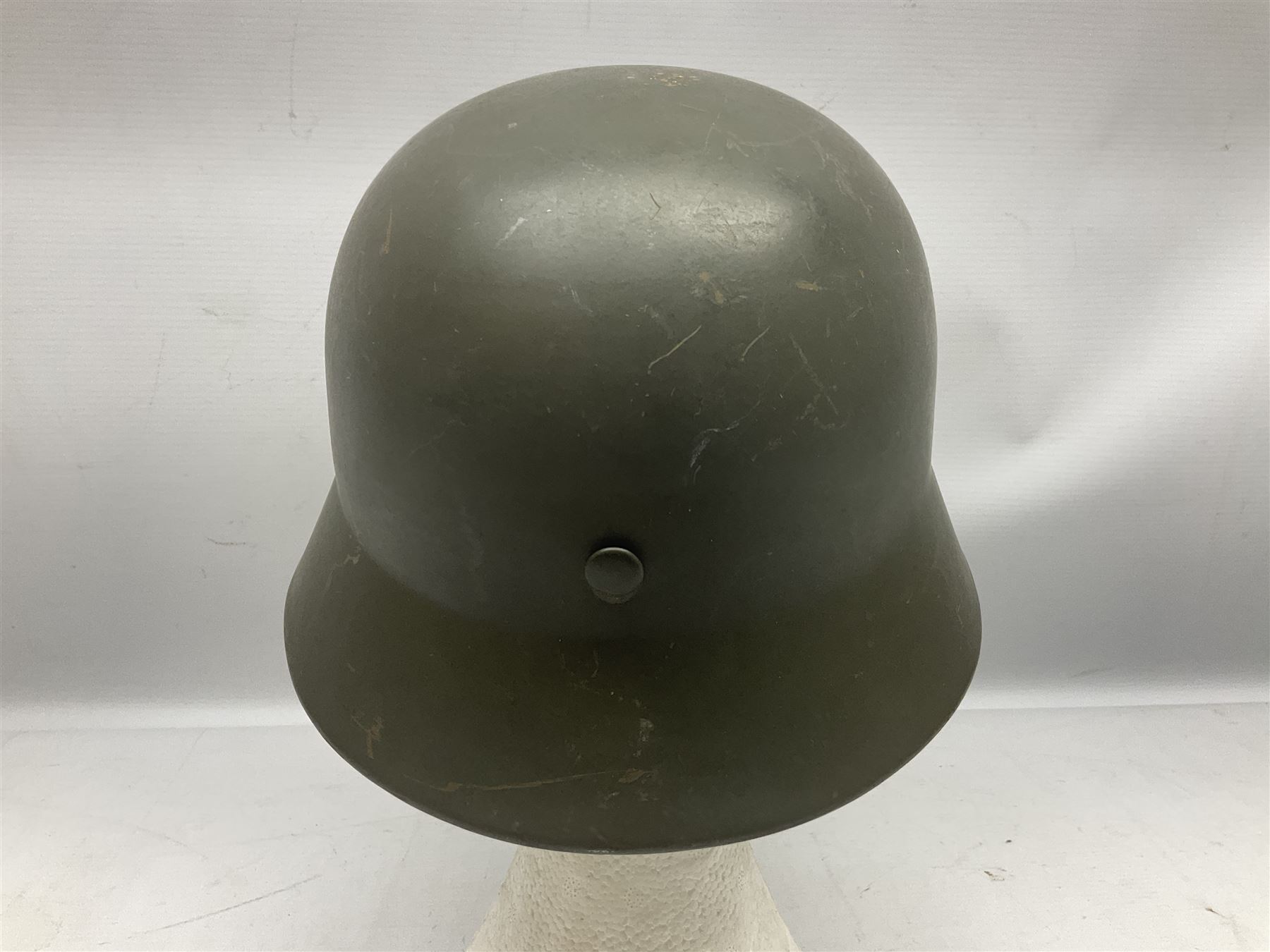German M35 style steel helmet marked ET60 to the side skirt and 4197 to the back apron - Image 4 of 11