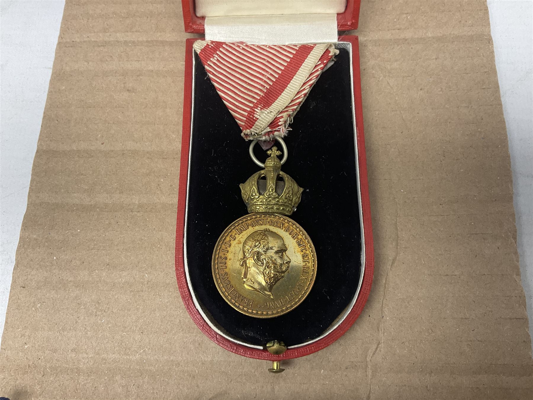 WW1 Austrian gilded bronze grade Military Service medal - Image 6 of 9