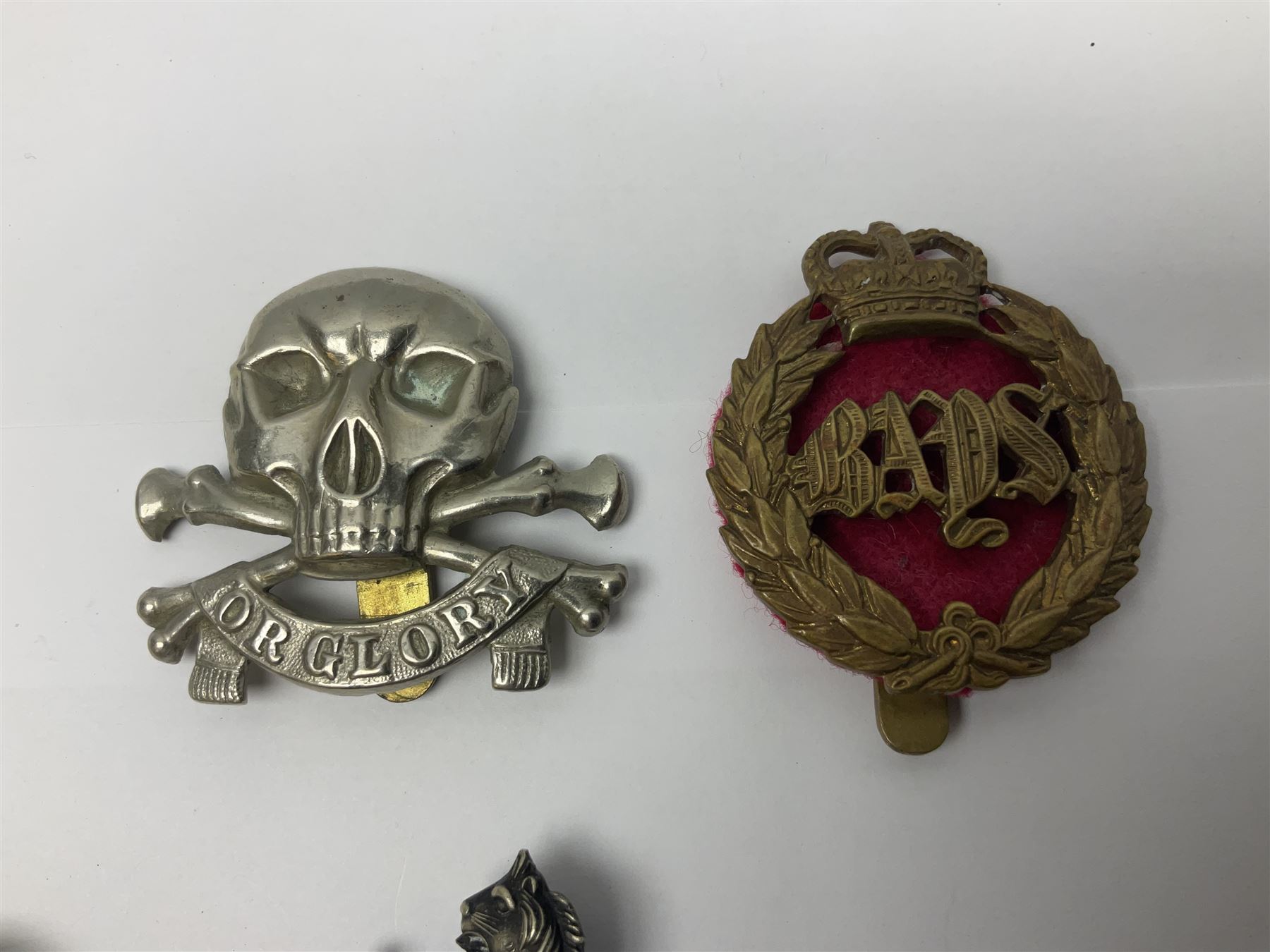 Nine Lancers metal cap badges including 9th - Image 13 of 17