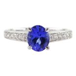 18ct white gold oval tanzanite ring