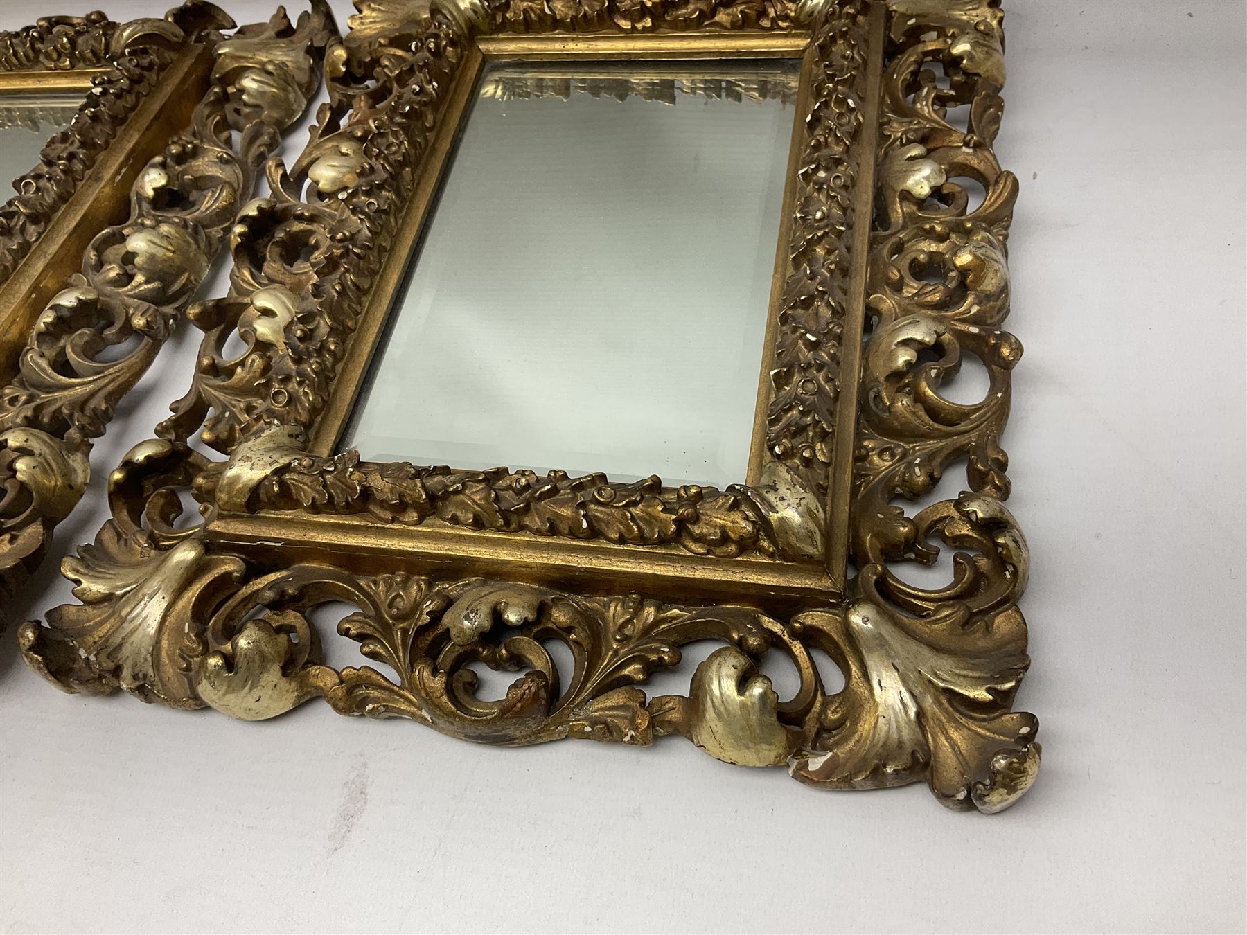 Pair of Florentine carved giltwood mirrors - Image 6 of 11