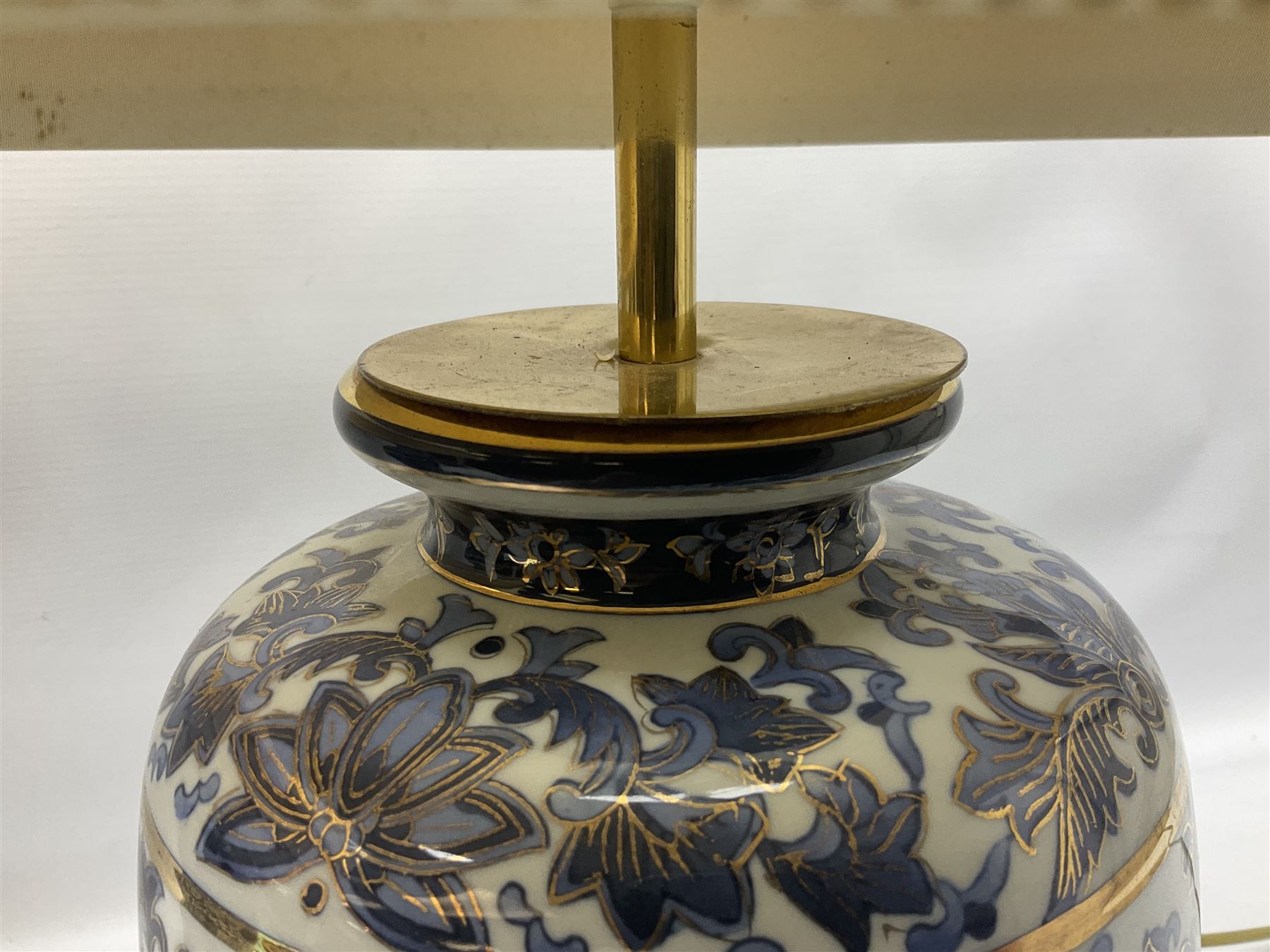Two blue and white oriental style table lamps - Image 9 of 13