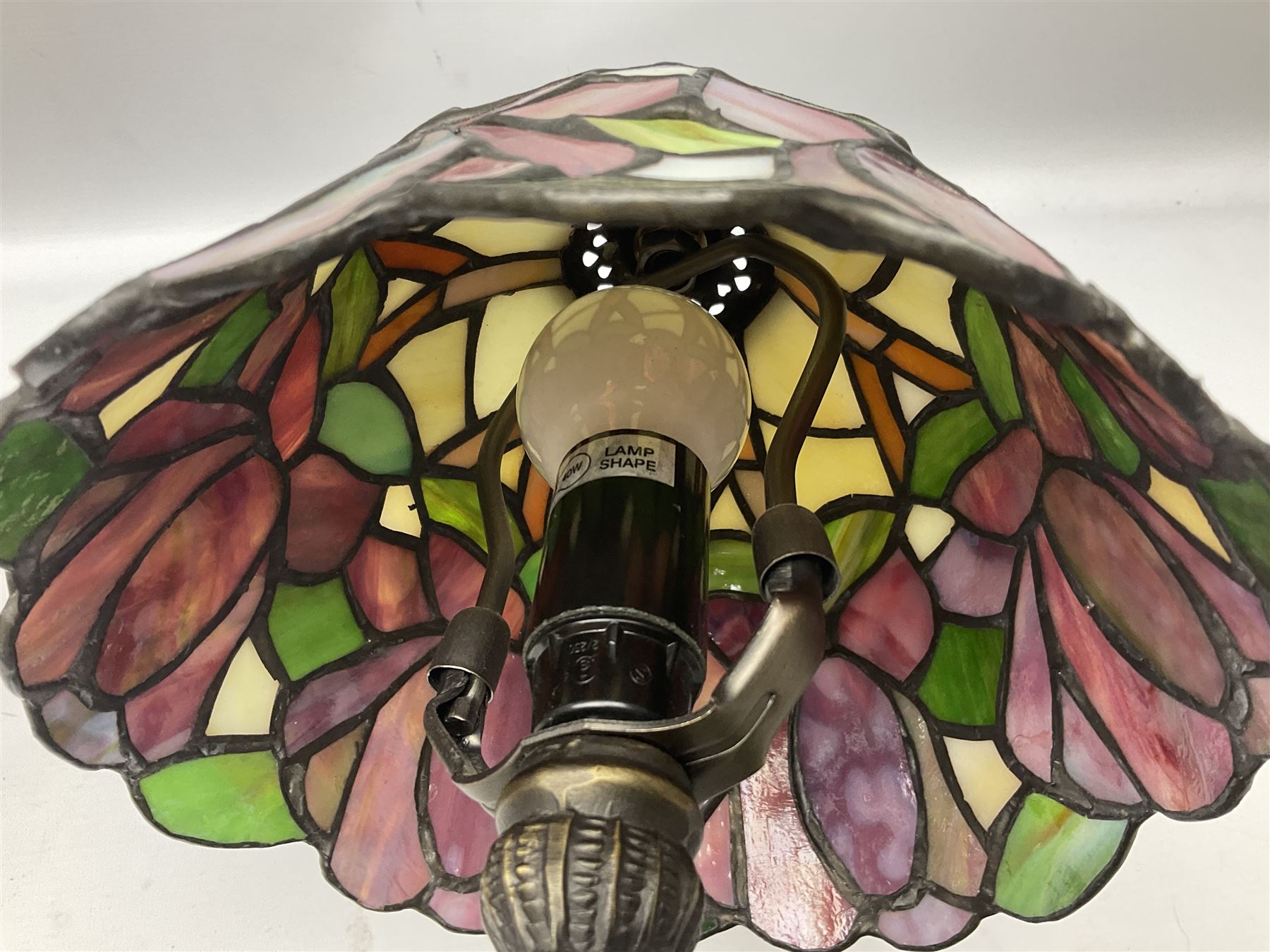 Two Tiffany style lamps - Image 4 of 11