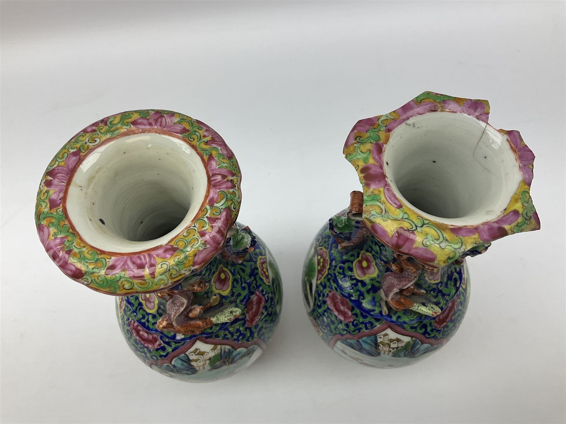 Pair of 19th century clobbered Chinese Export vases - Image 2 of 8