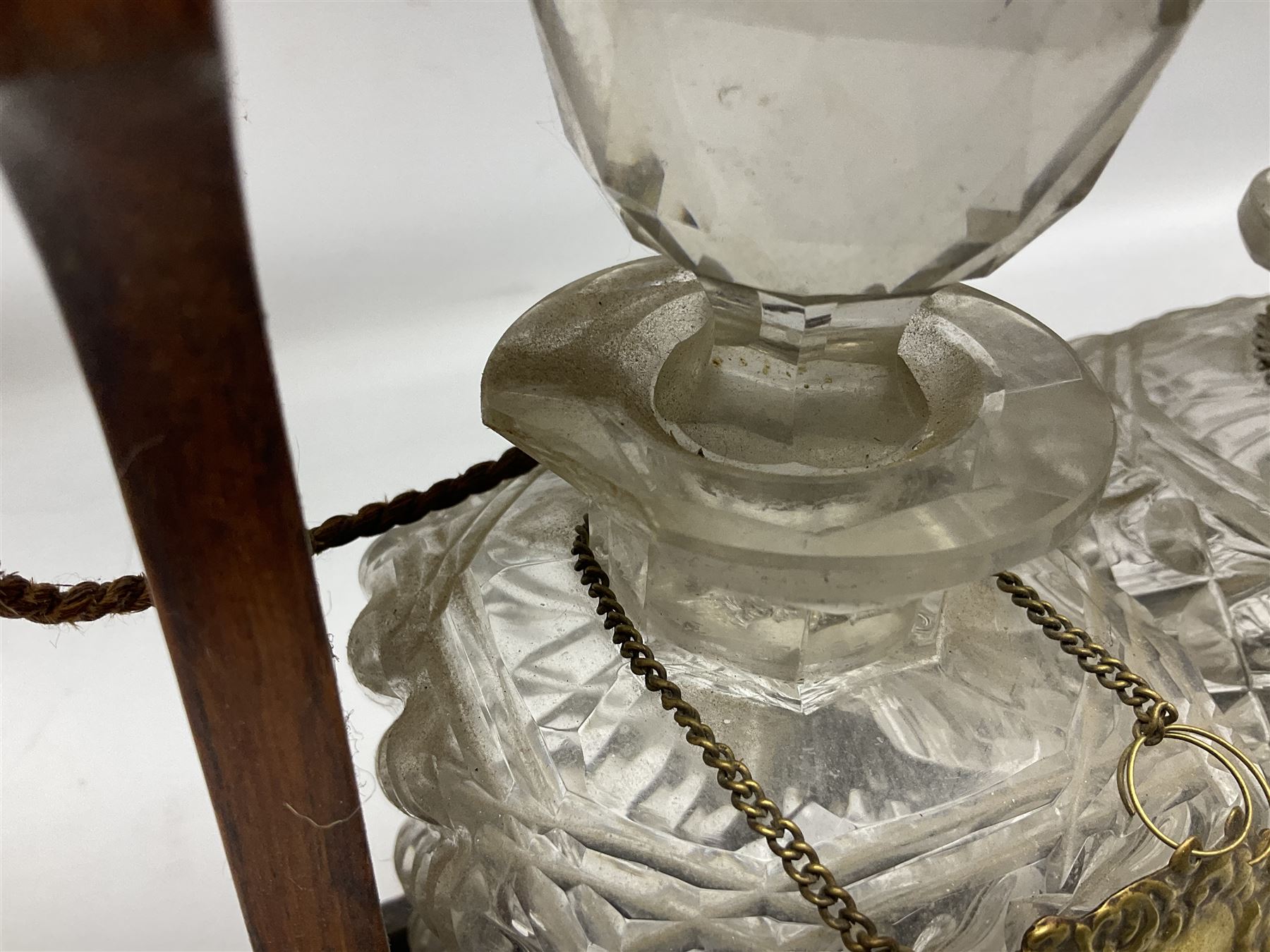 Edwardian oak tantalus with silver plated mounts with three square sided glass decanters - Image 4 of 8