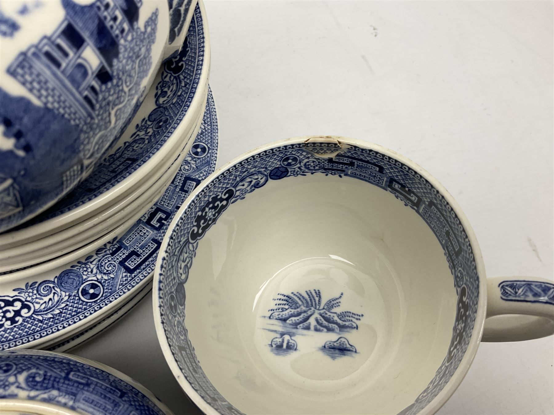 Wedgwood of Etruria blue and white willow patterned tea and dinner wares - Image 5 of 6