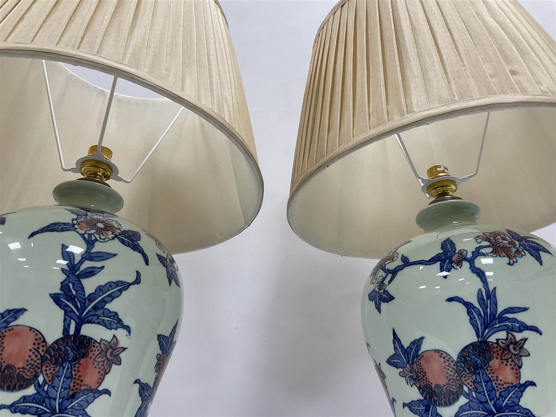 Pair of table lamps of baluster form - Image 3 of 12