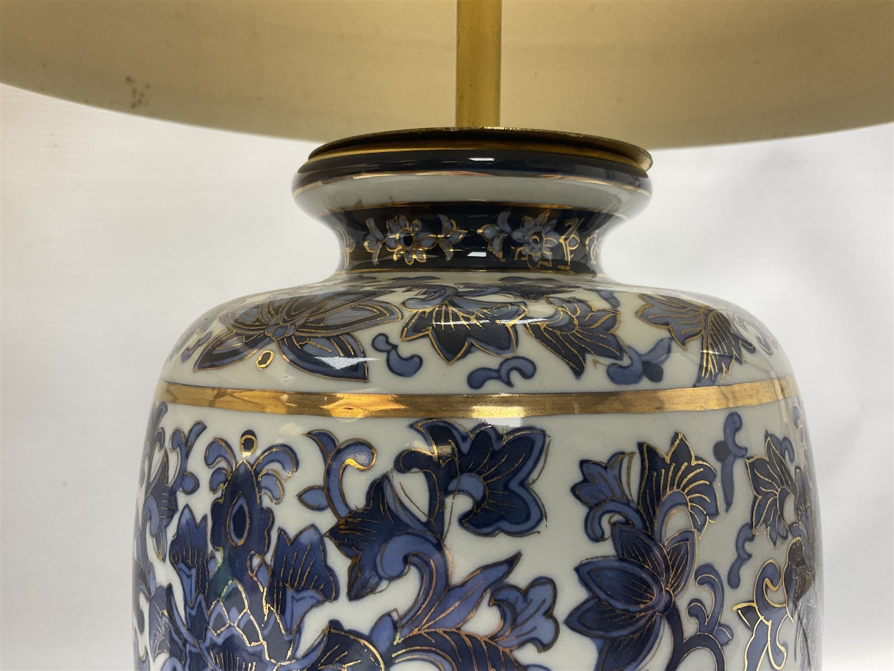 Two blue and white oriental style table lamps - Image 10 of 13