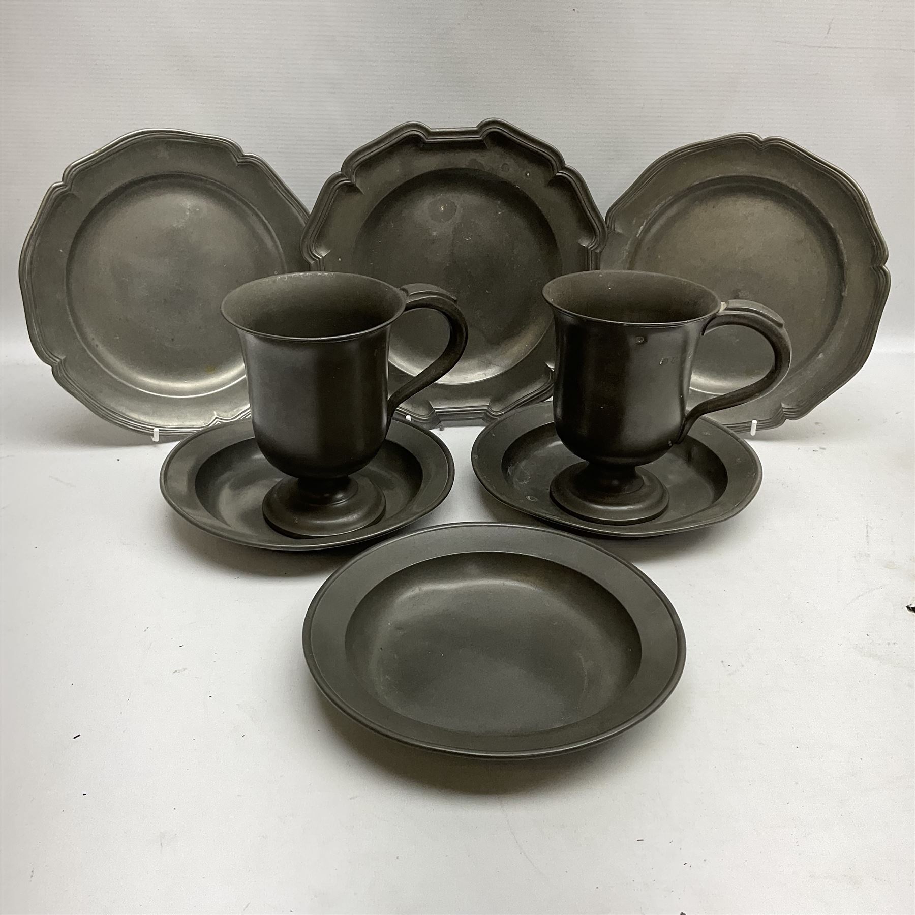 Group of 19th century pewter comprising - Image 3 of 4