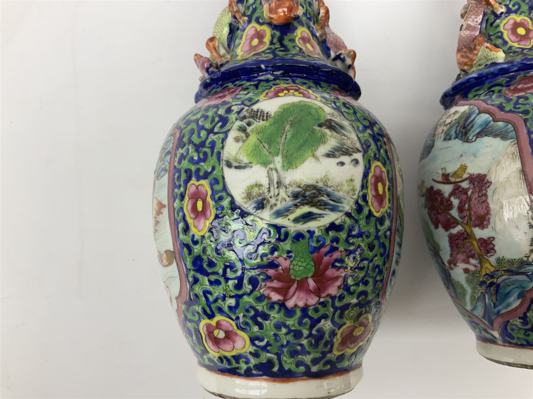 Pair of 19th century clobbered Chinese Export vases - Image 6 of 8