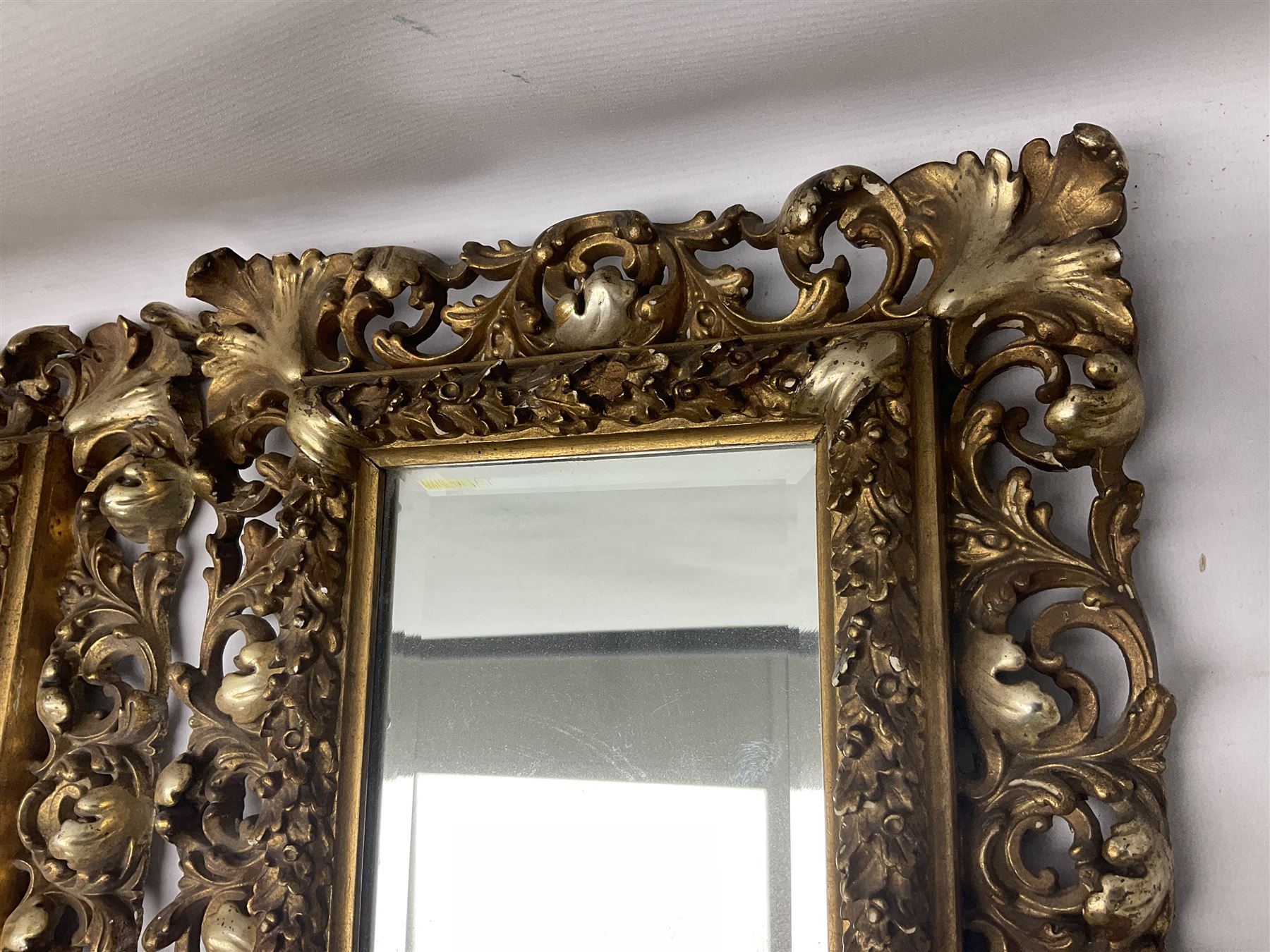 Pair of Florentine carved giltwood mirrors - Image 5 of 11