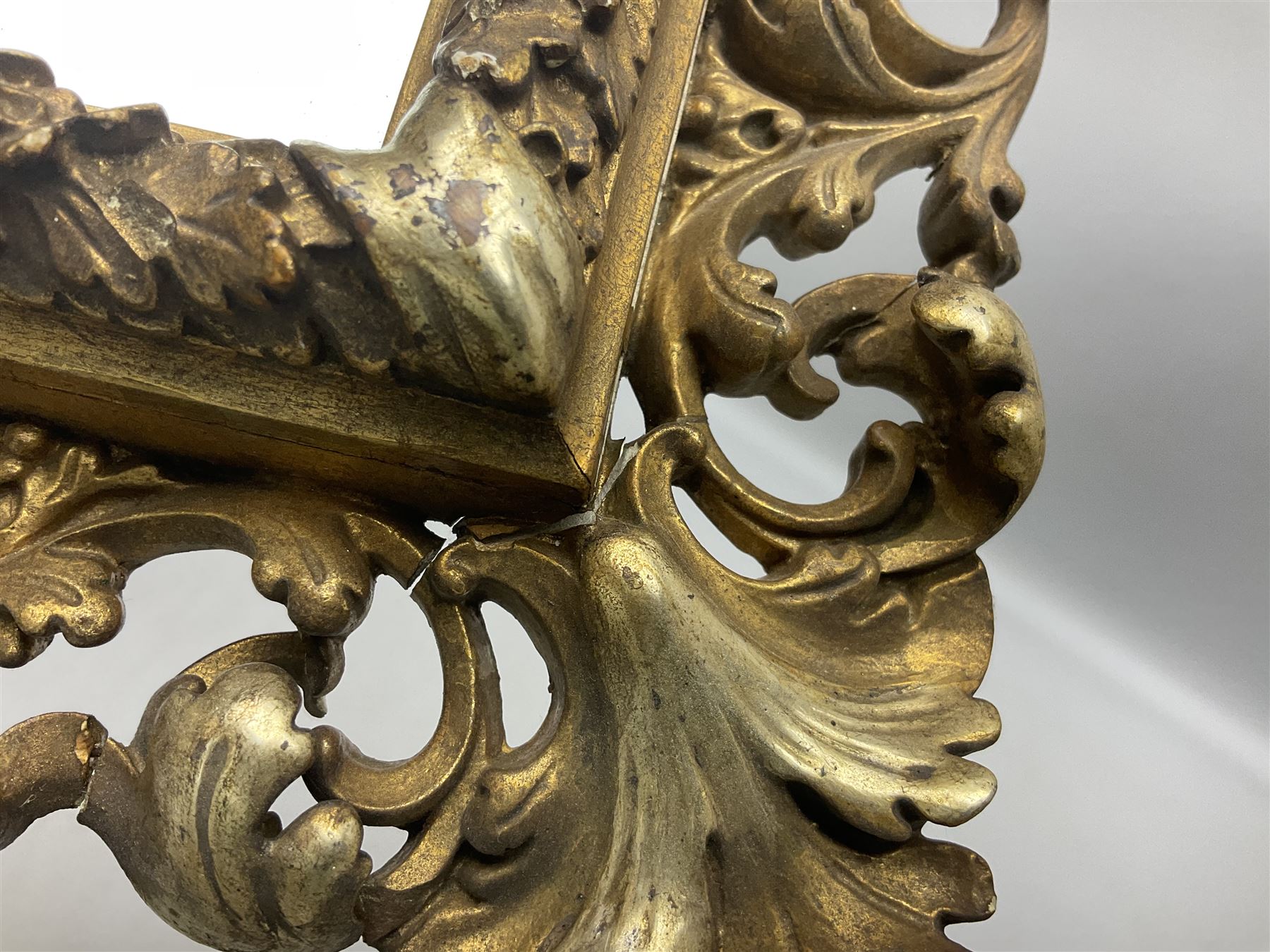 Pair of Florentine carved giltwood mirrors - Image 7 of 11