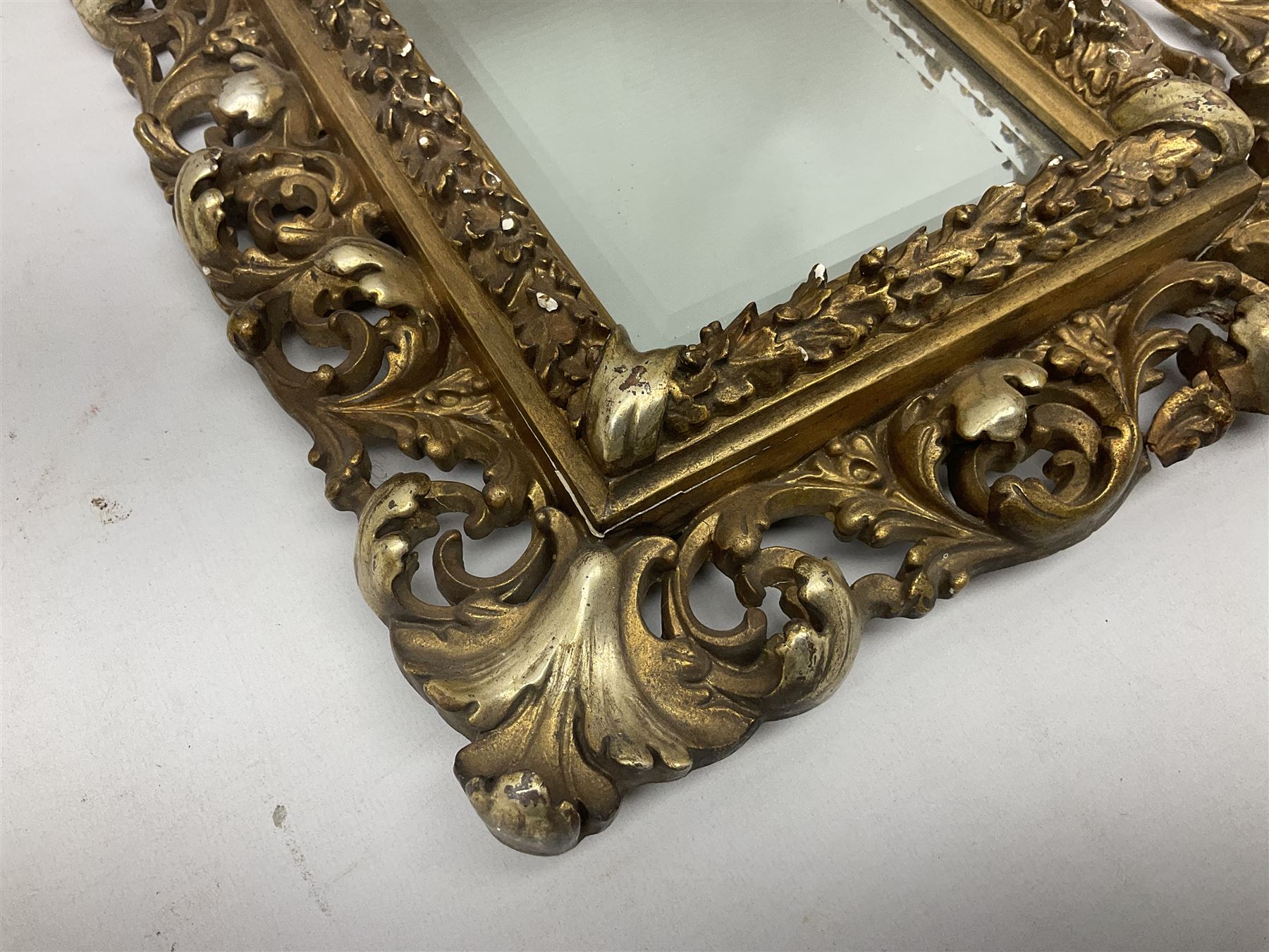 Pair of Florentine carved giltwood mirrors - Image 3 of 11