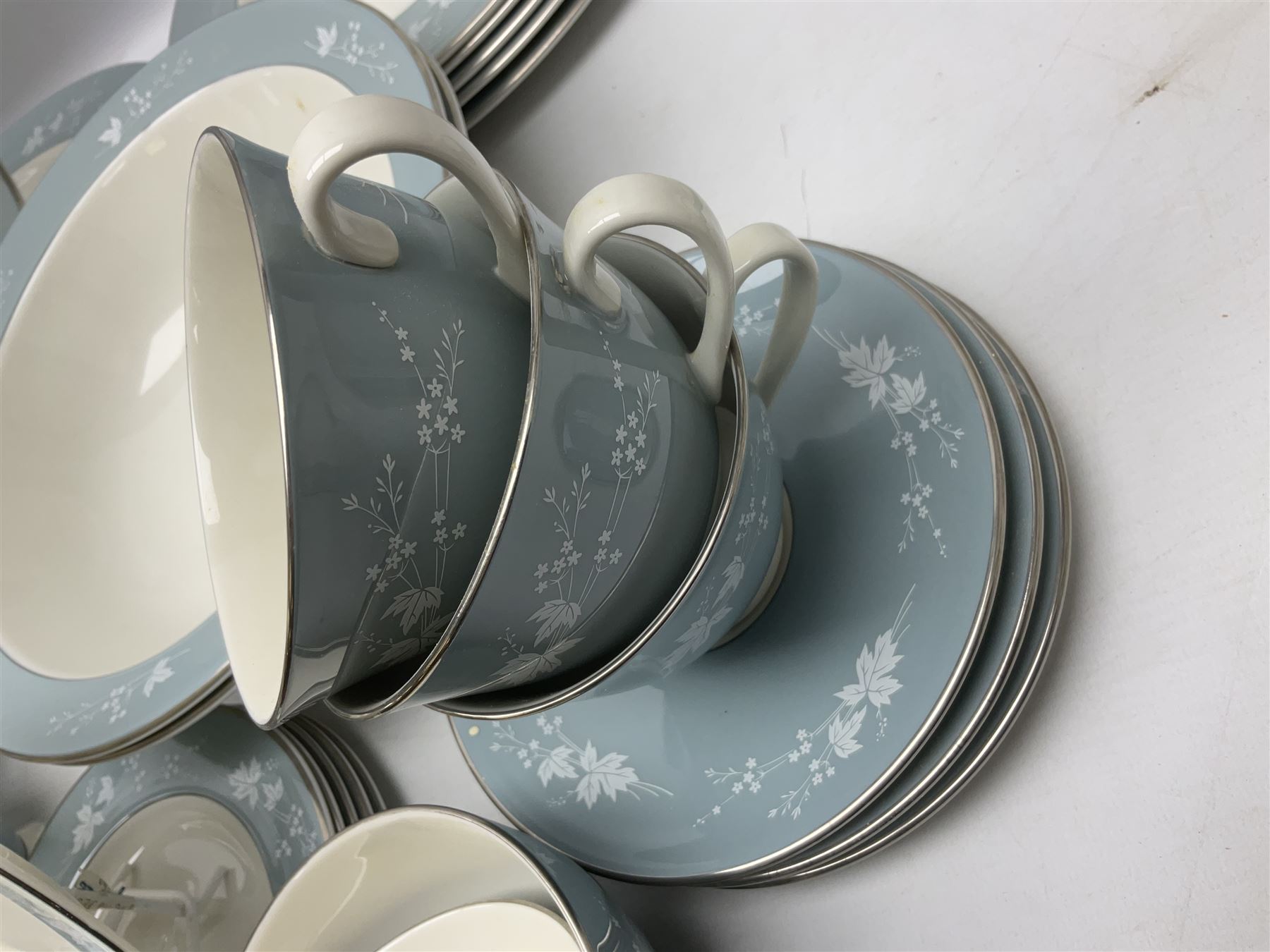 Royal Doulton Reflection pattern tea and dinner wares - Image 8 of 9