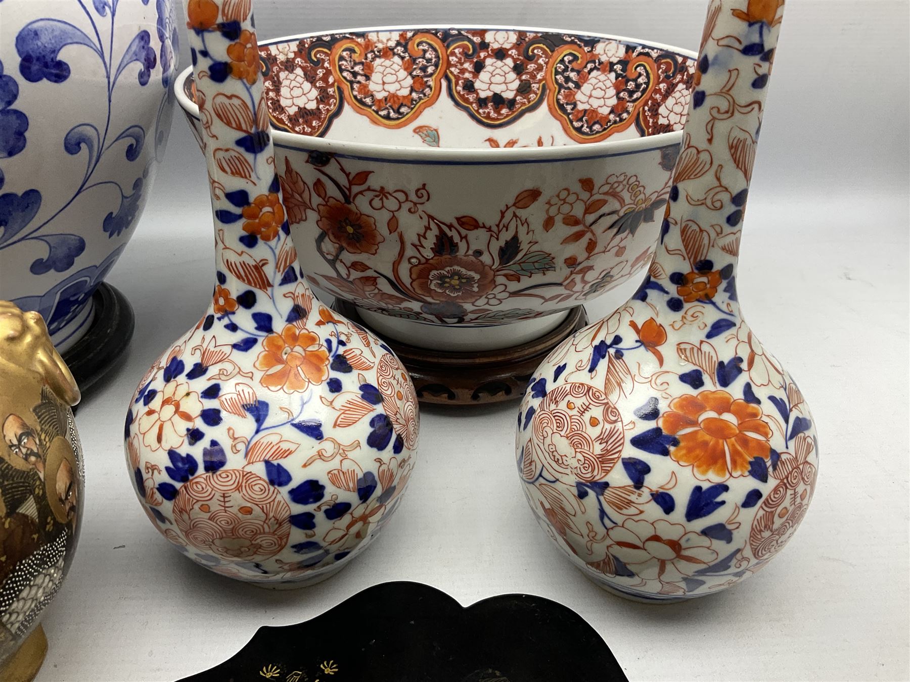 Pair of Japanese Imari bud vases - Image 2 of 9