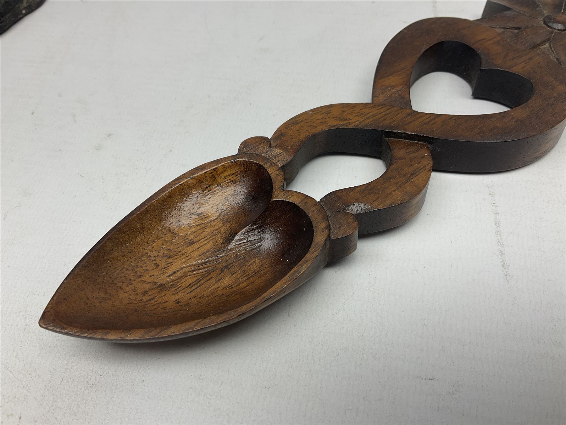 Carved Welsh loving spoon - Image 2 of 5