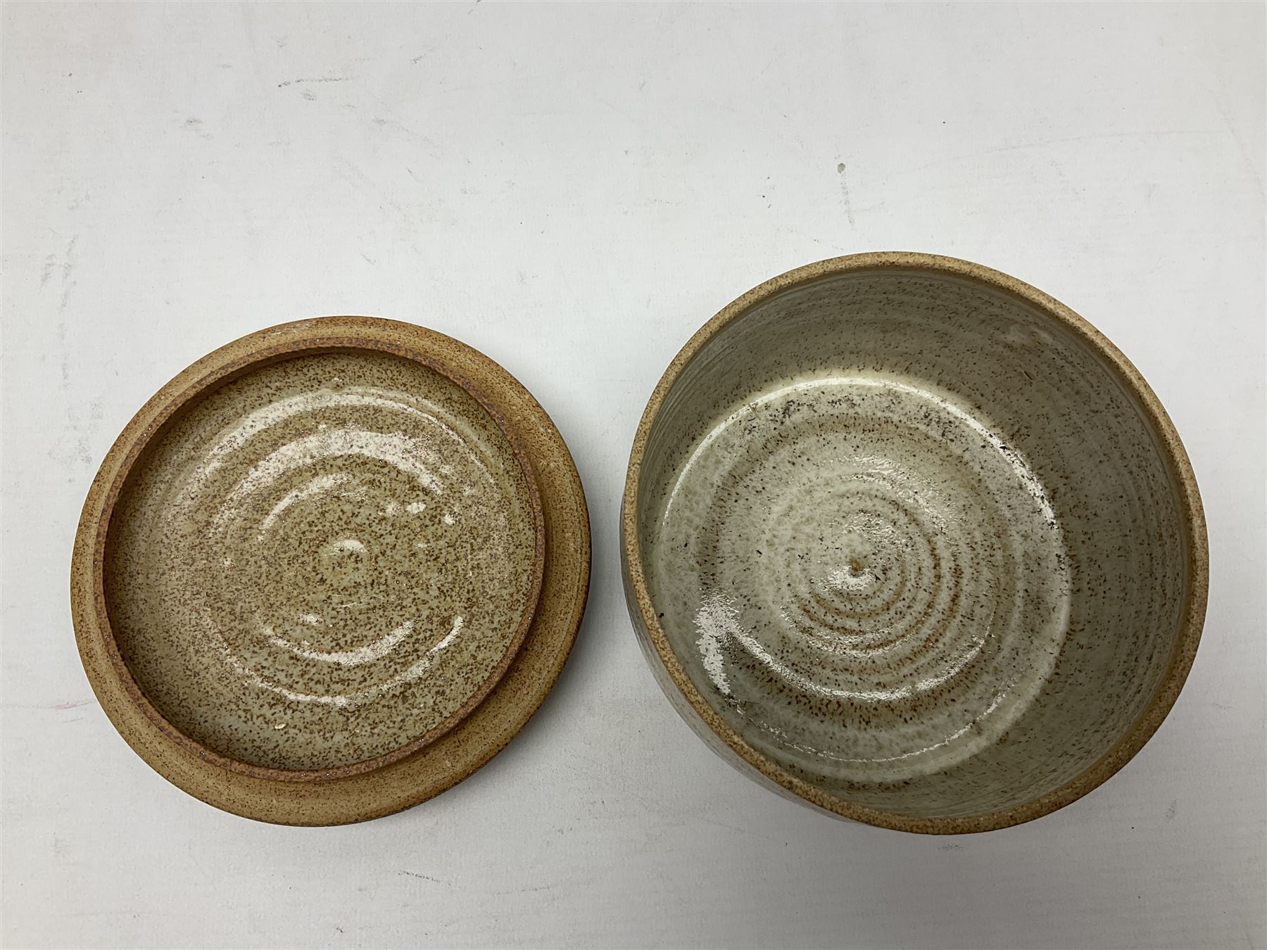 Collection of studio pottery - Image 16 of 17