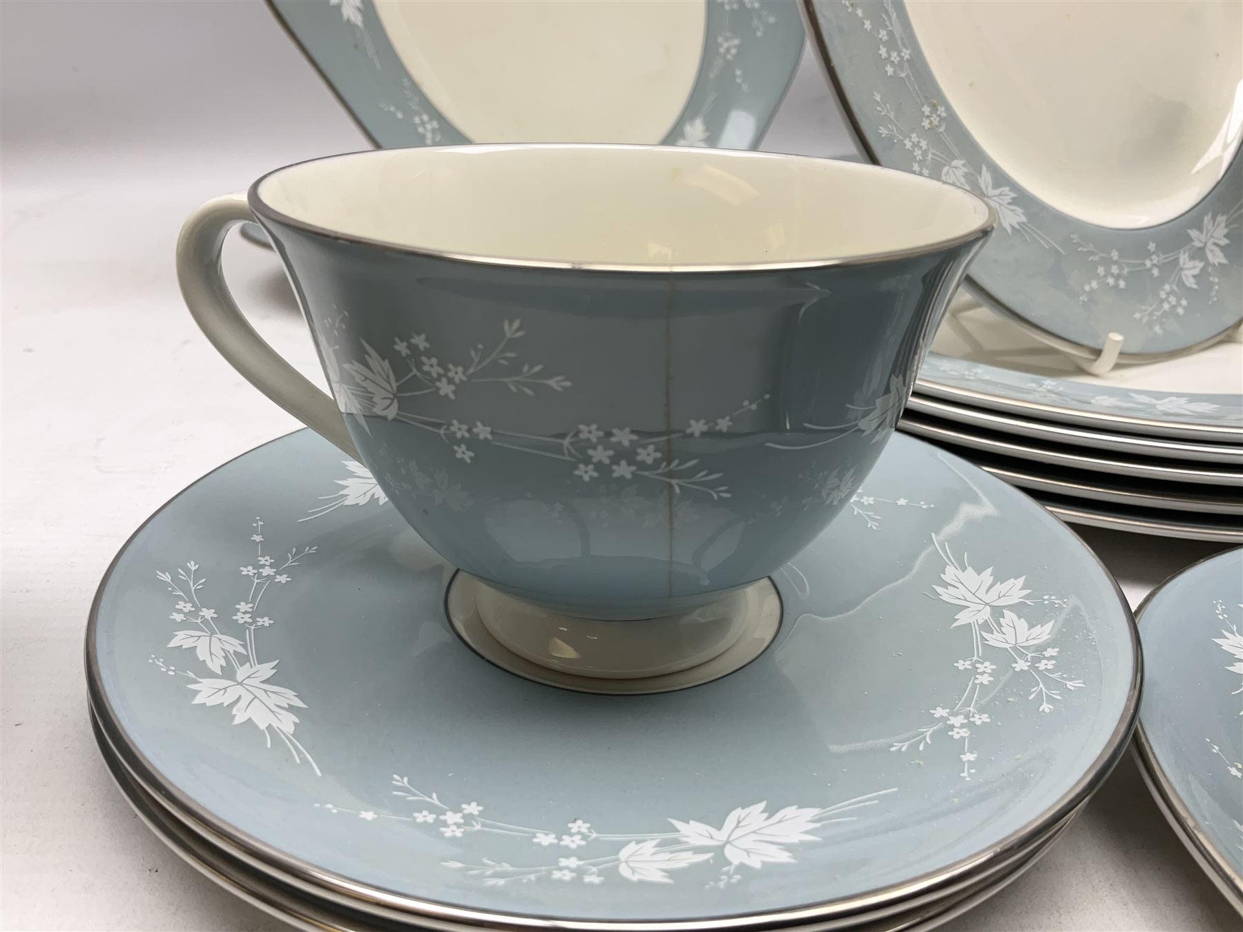 Royal Doulton Reflection pattern tea and dinner wares - Image 4 of 9