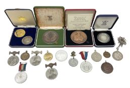 Quantity of commemorative medals and coins