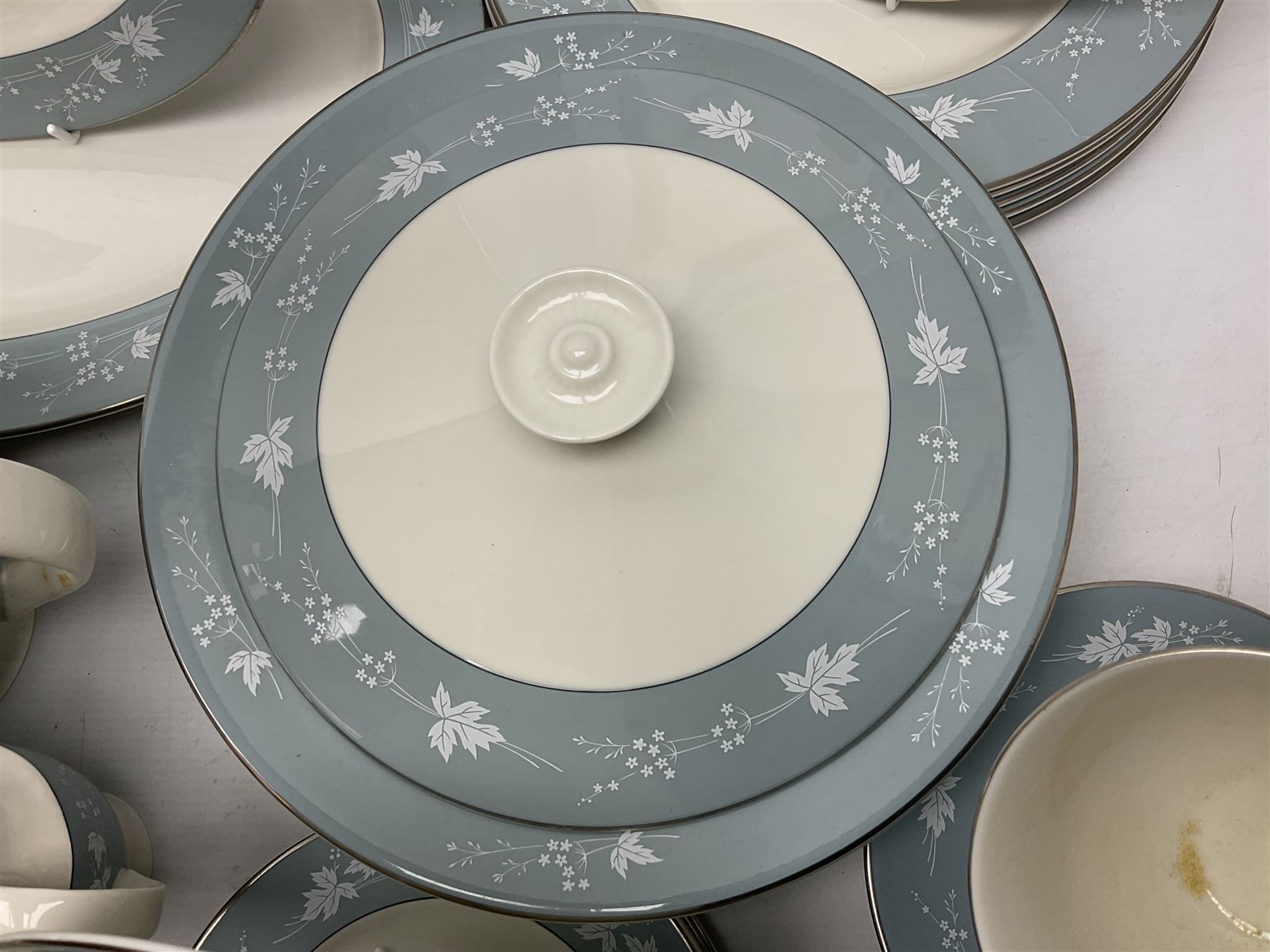 Royal Doulton Reflection pattern tea and dinner wares - Image 6 of 9