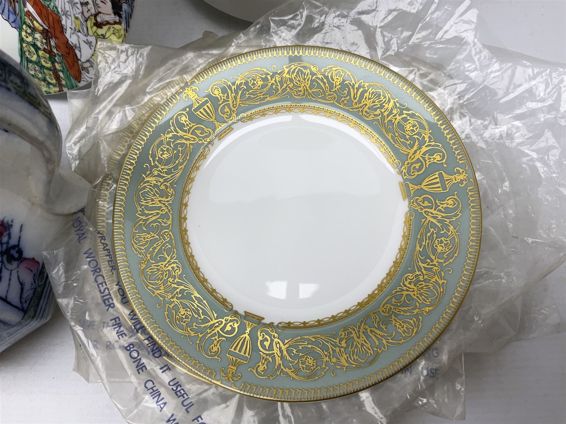 Royal Worcester Balmoral pattern side plates and dinner plates - Image 2 of 18