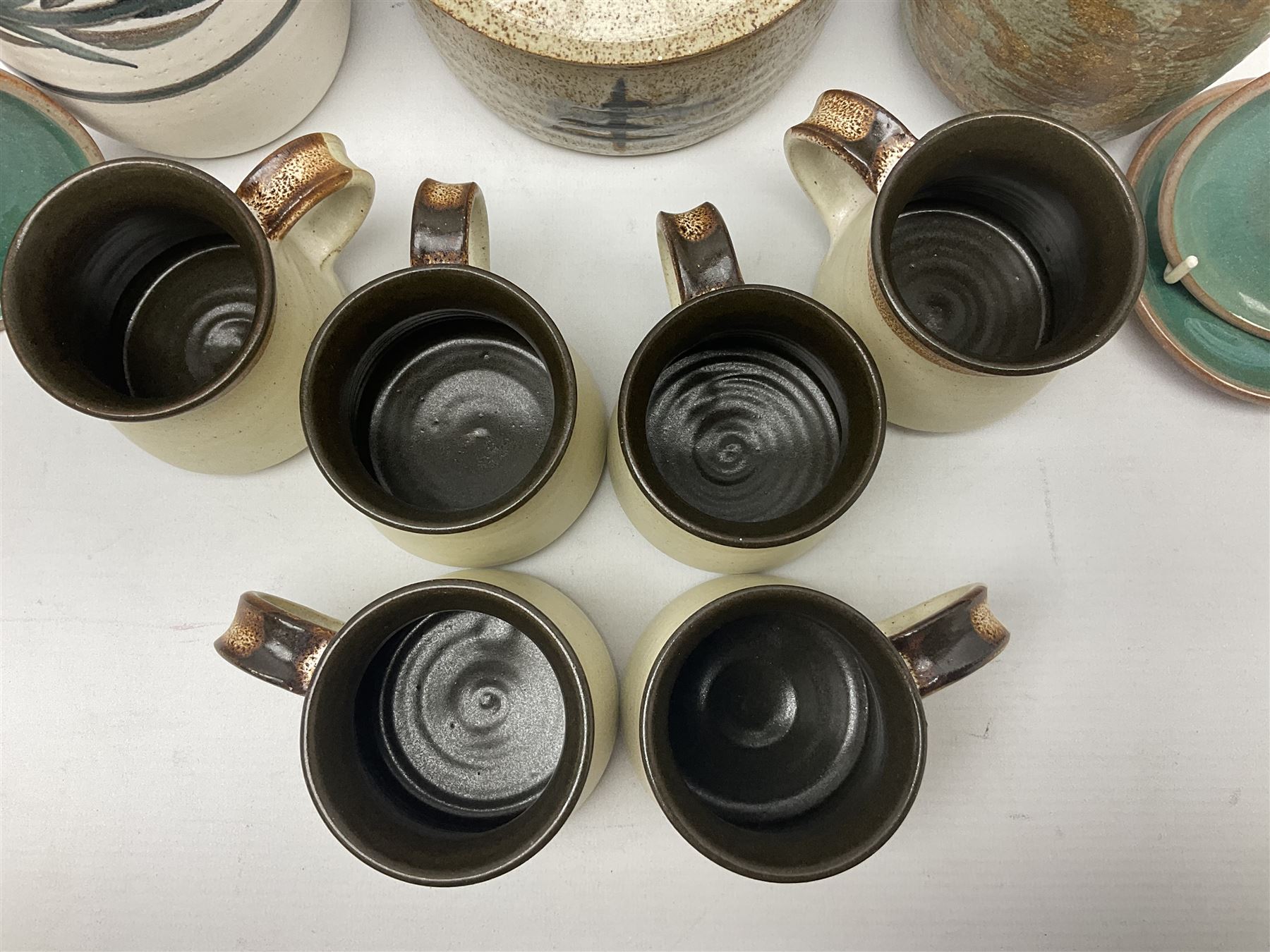 Collection of studio pottery - Image 7 of 17