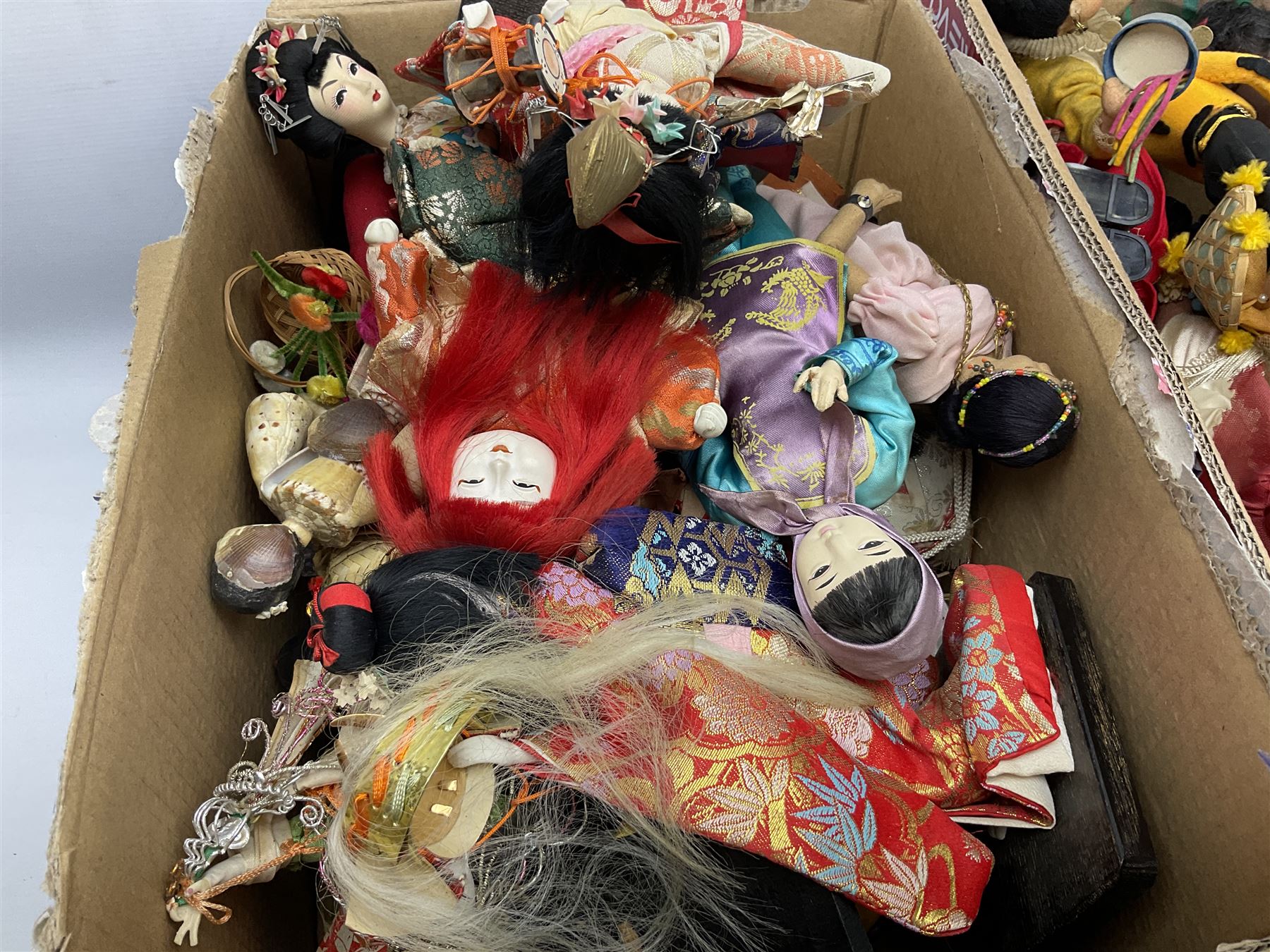 Collection of approximately 150 various dolls of the world - Image 9 of 14