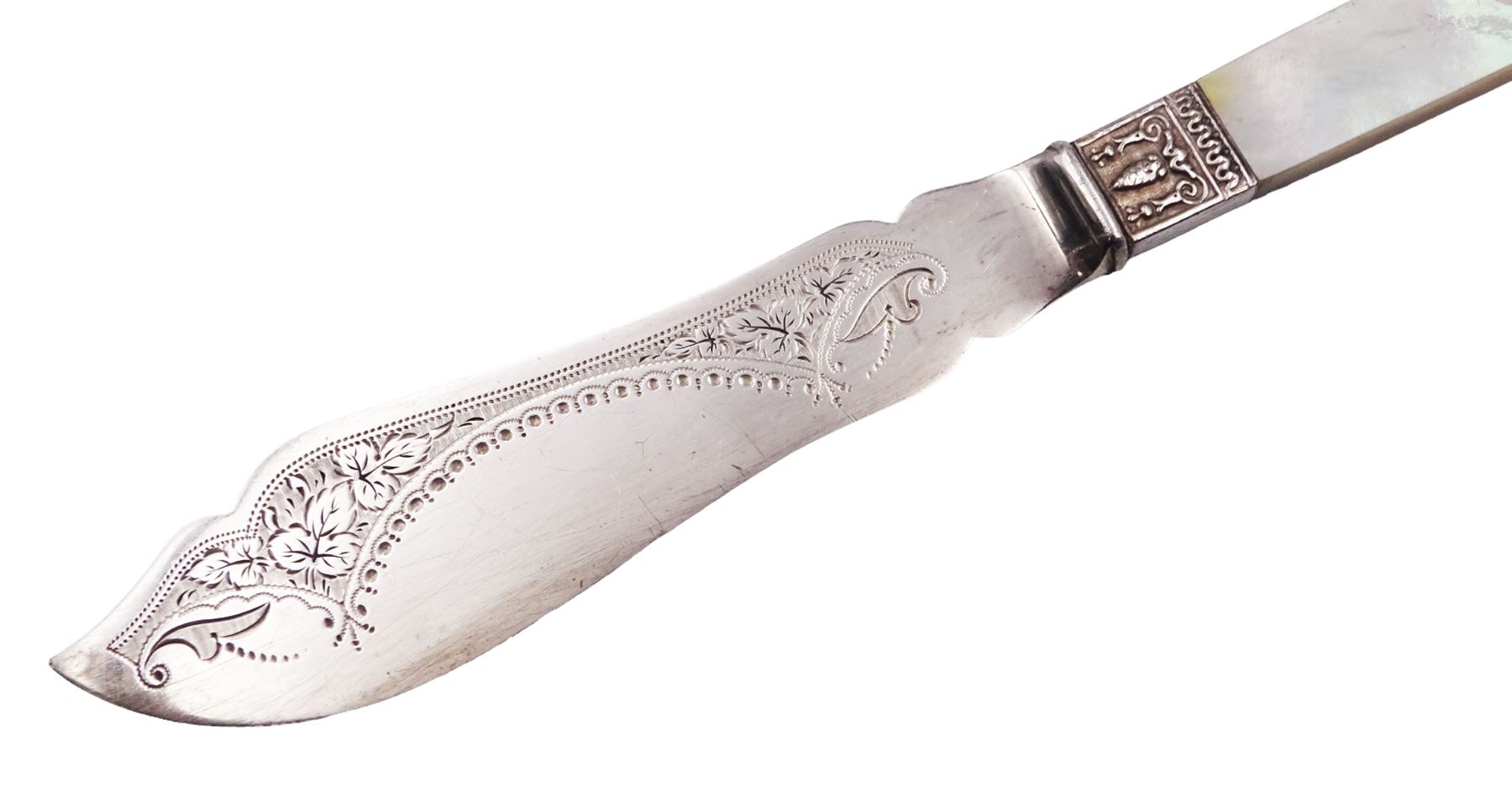 Victorian mother of pearl handled butter knife - Image 3 of 4