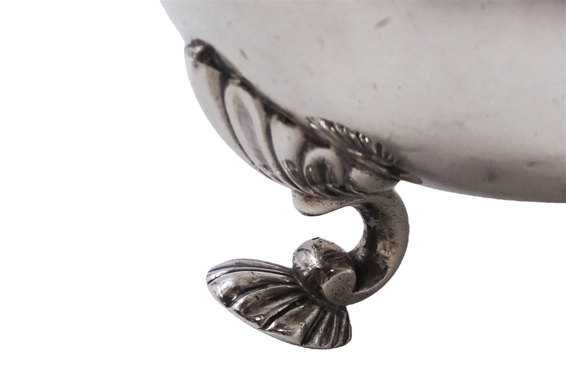 Pair of George III silver sauce boats - Image 4 of 5