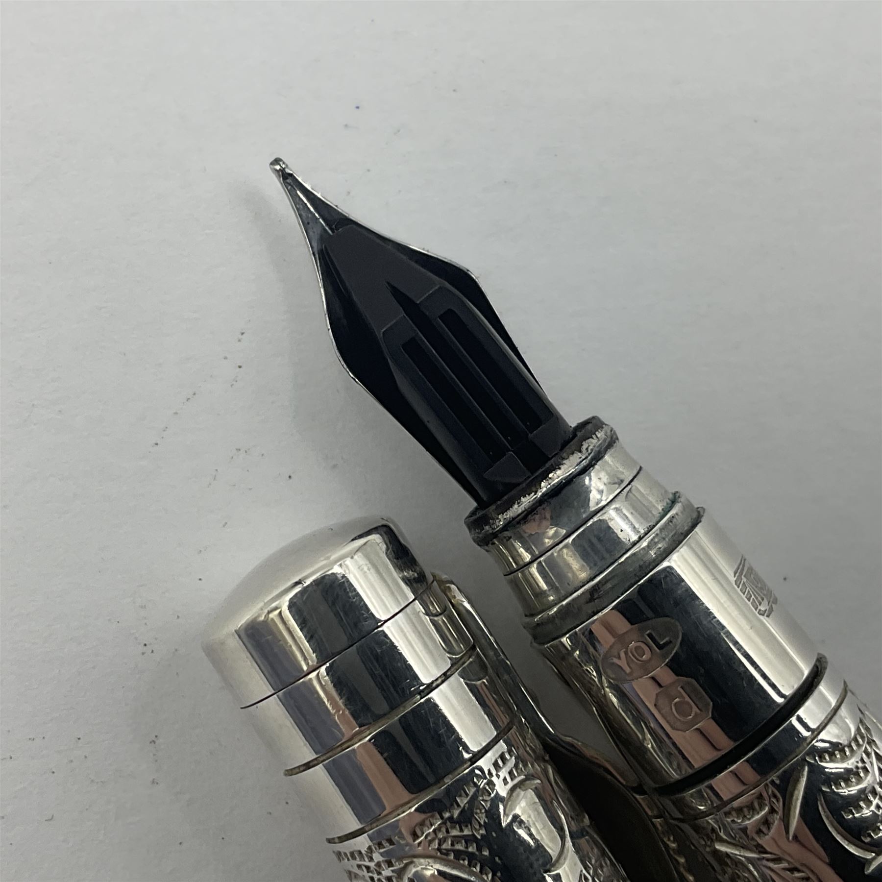 Silver Yard-o-Led Viceroy fountain pen - Image 3 of 13