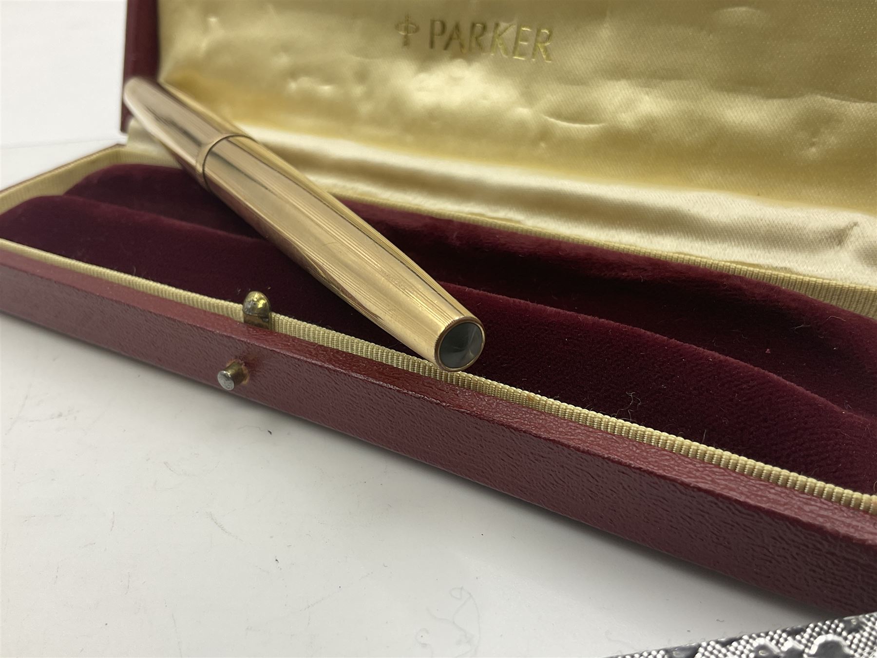 Three rolled gold Parker fountain pens - Image 15 of 17