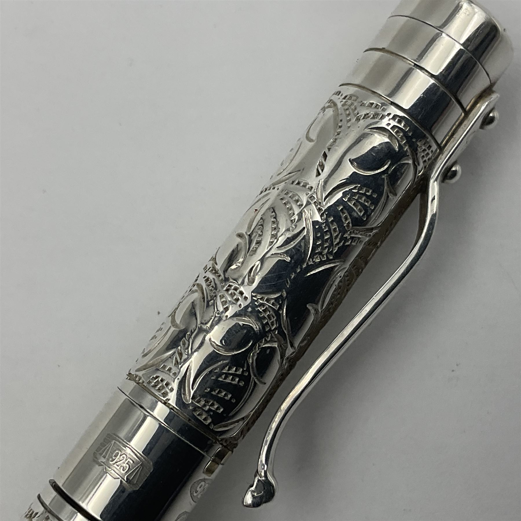 Silver Yard-o-Led Viceroy fountain pen - Image 10 of 13