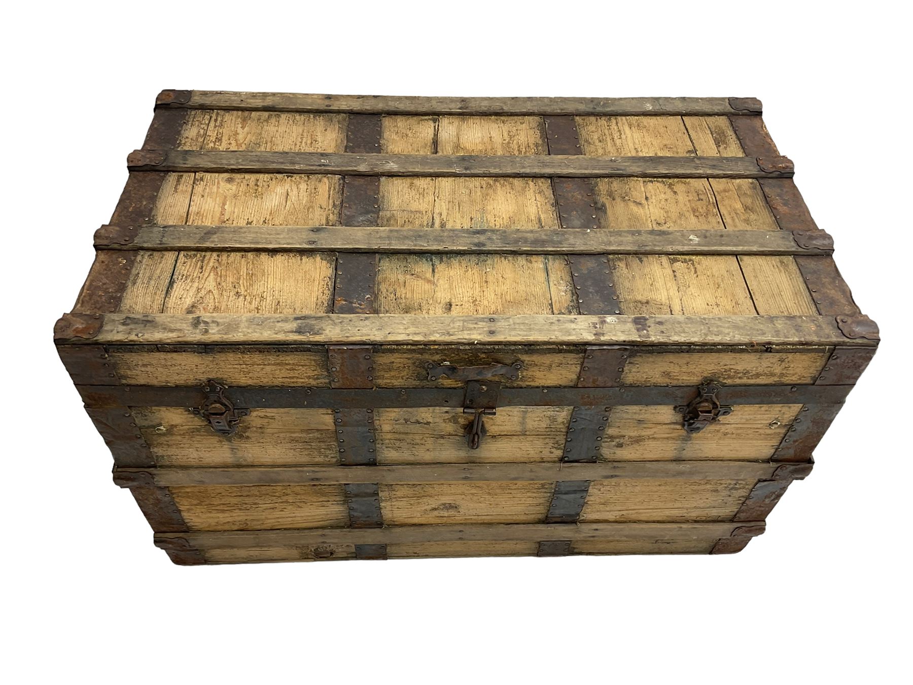 Early 20th century wooden and metal bound trunk - Image 7 of 7