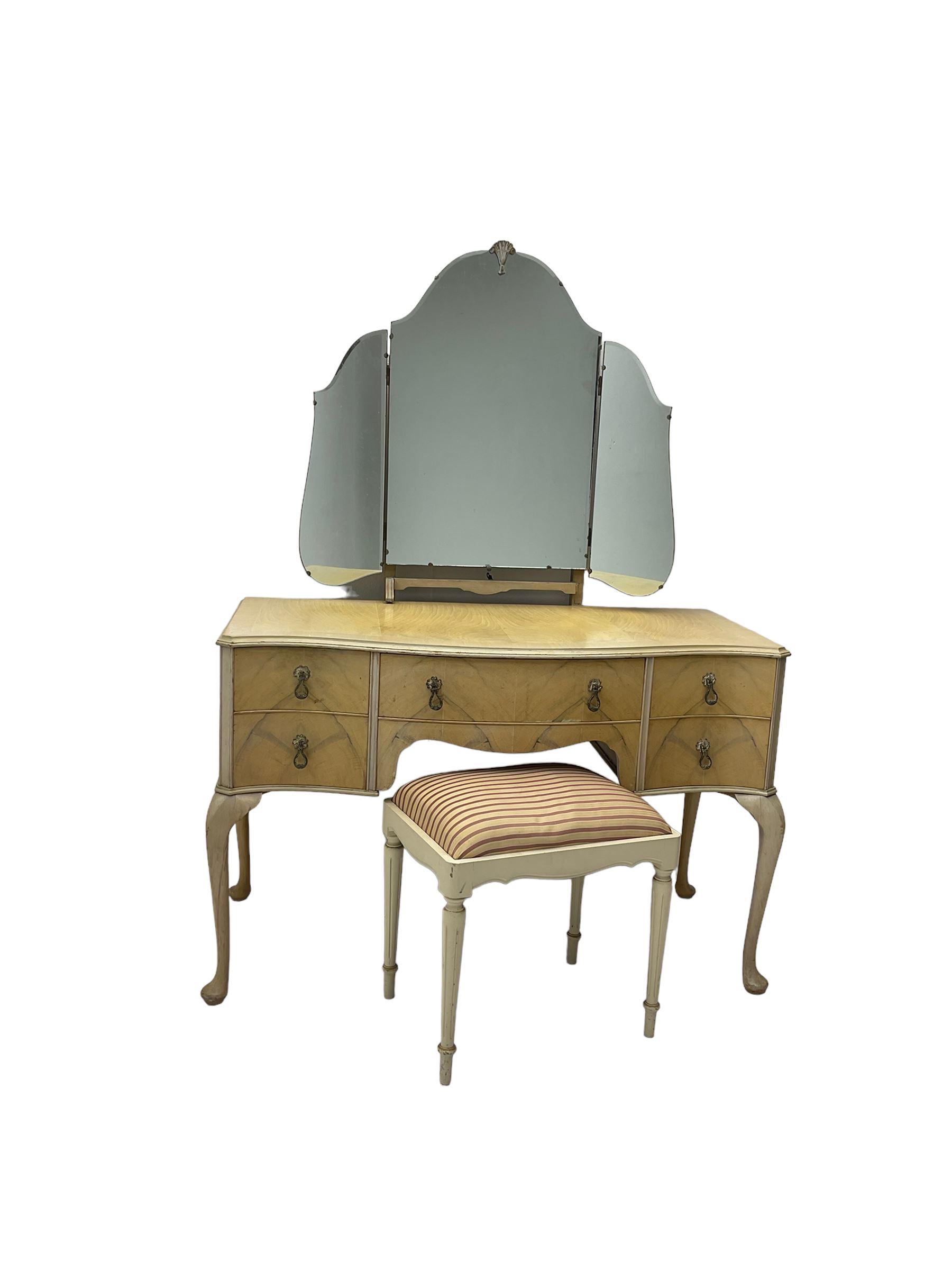 F Wrighton & Sons Ltd - French style painted serpentine dressing table - Image 8 of 11