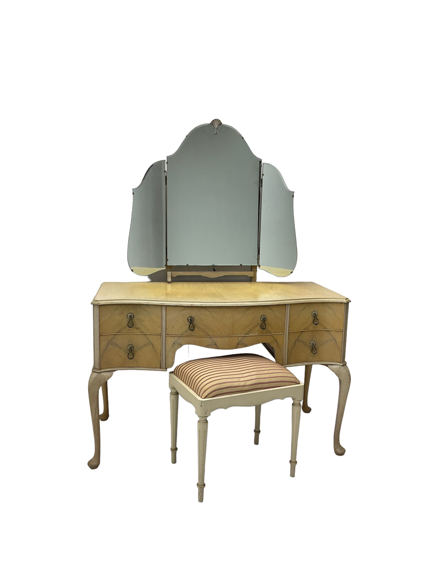 F Wrighton & Sons Ltd - French style painted serpentine dressing table - Image 5 of 11