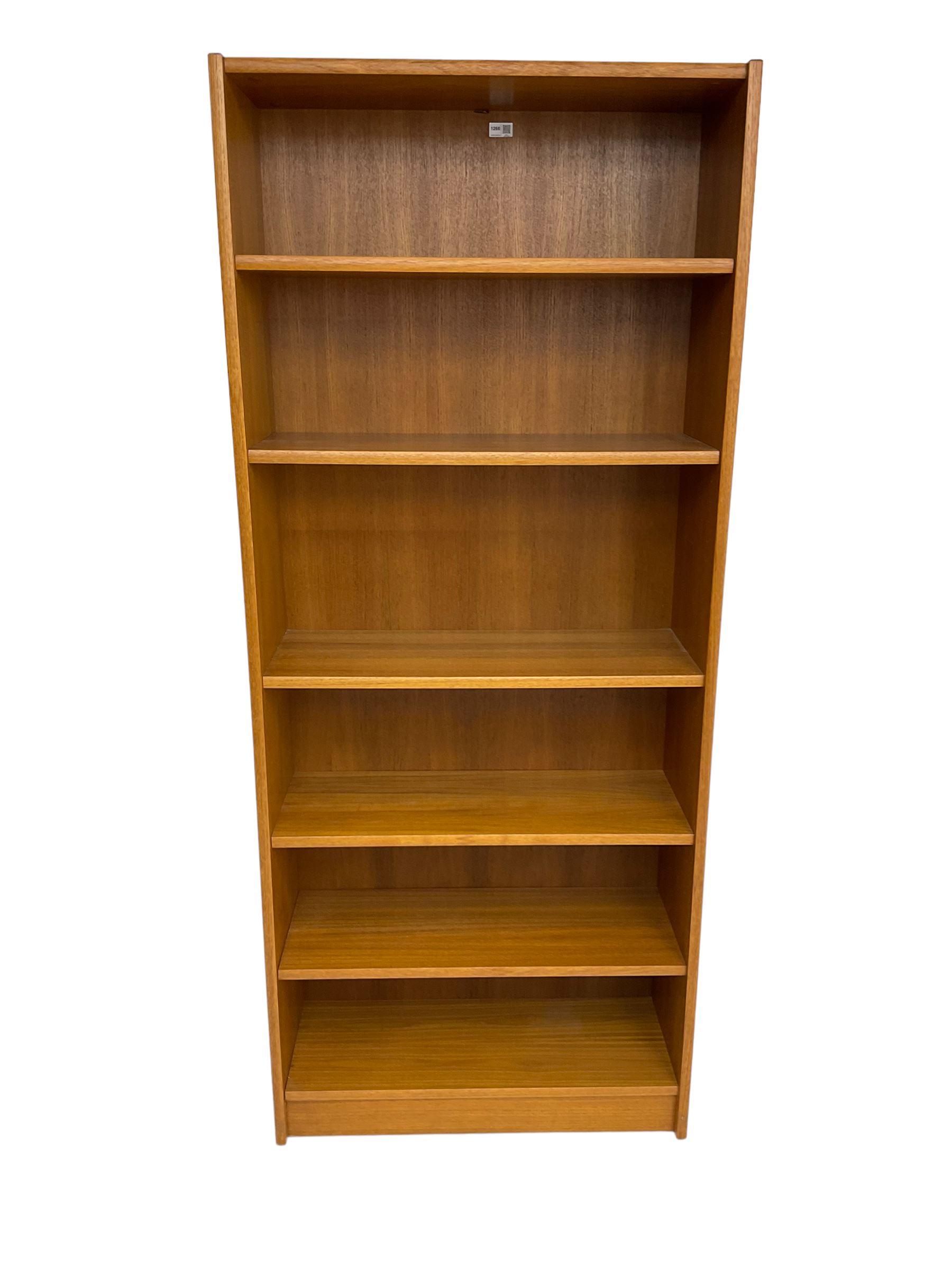 Open bookcase fitted with five shelves