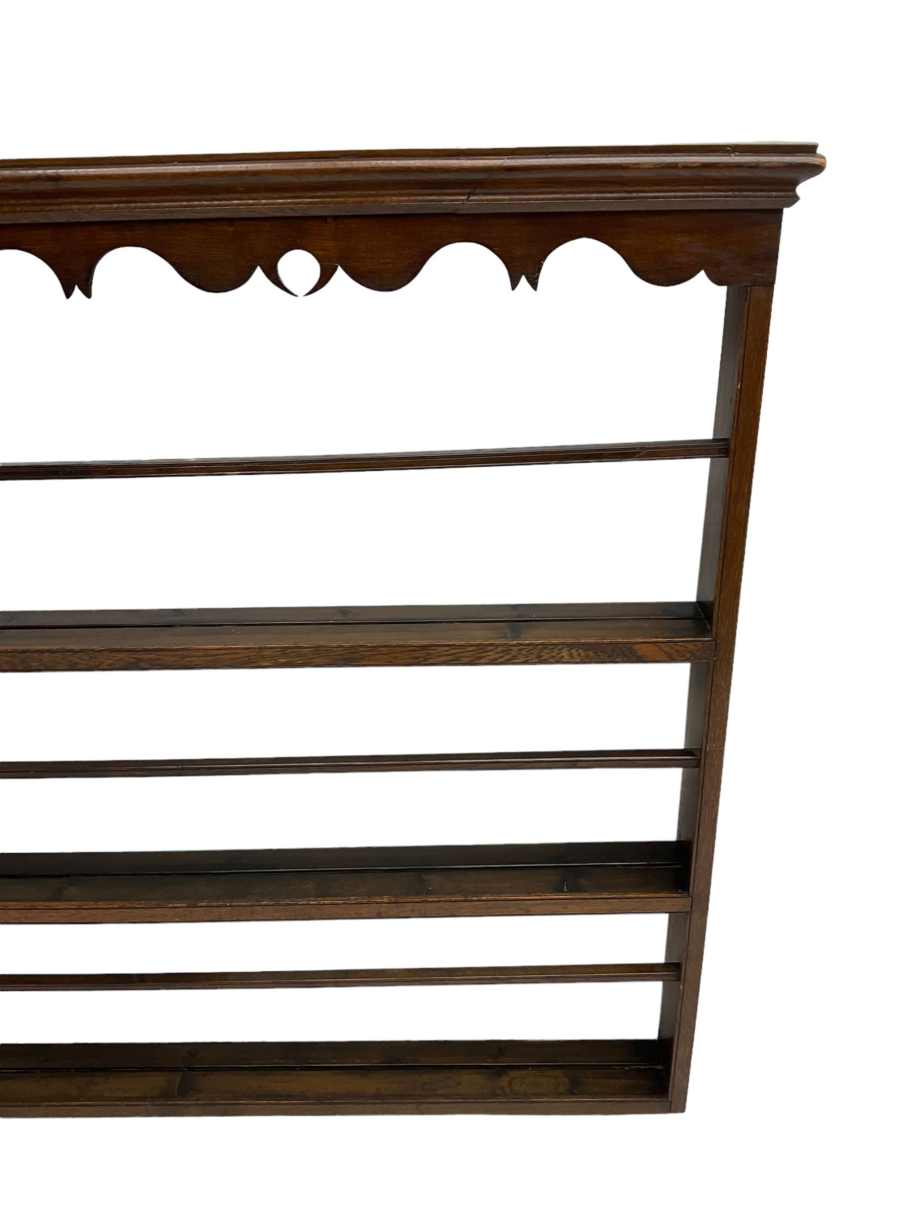 20th century oak wall hanging plate rack - Image 2 of 3