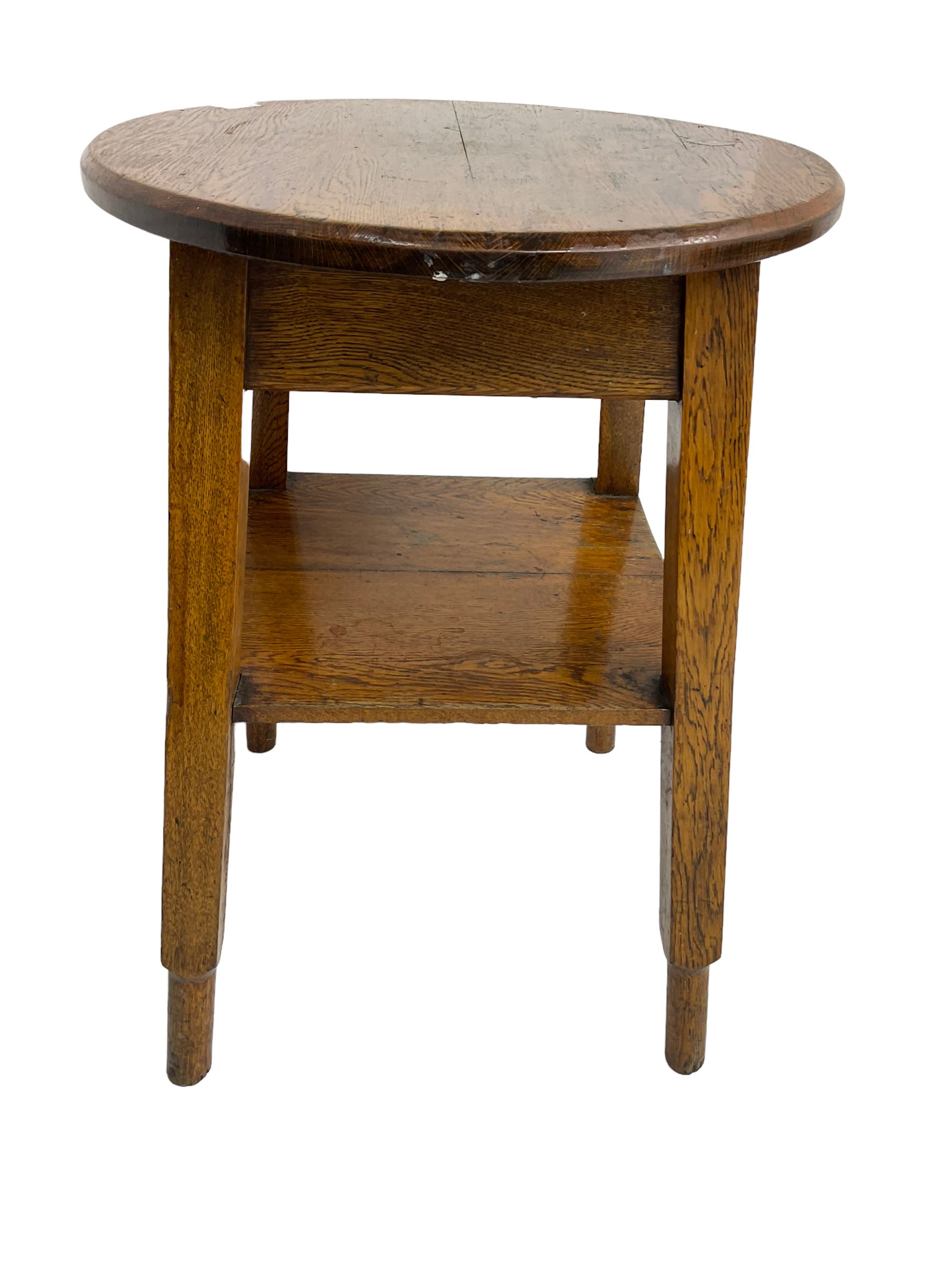 Early to mid-20th century oak tavern table - Image 3 of 4