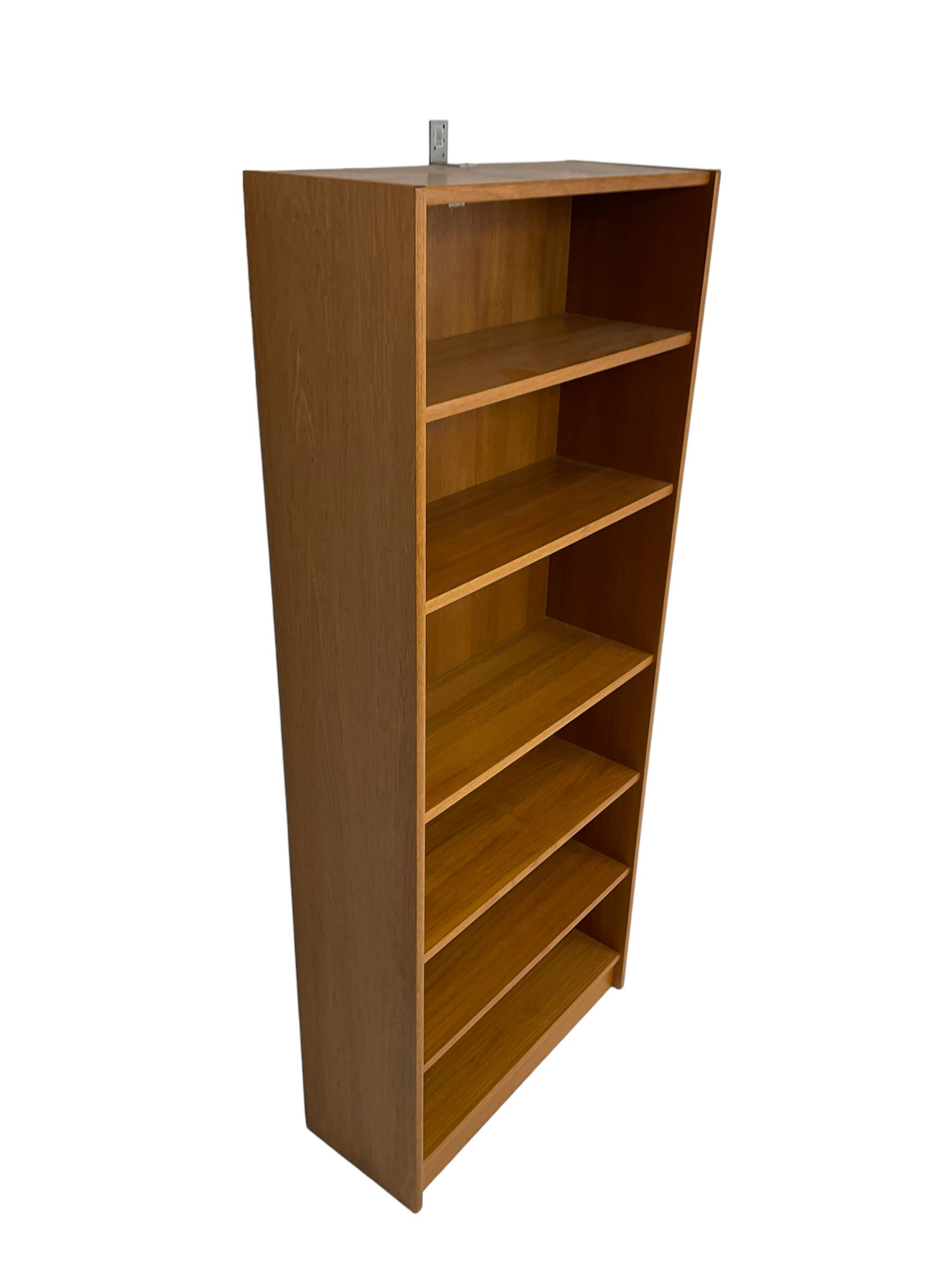 Open bookcase fitted with five shelves - Image 3 of 6