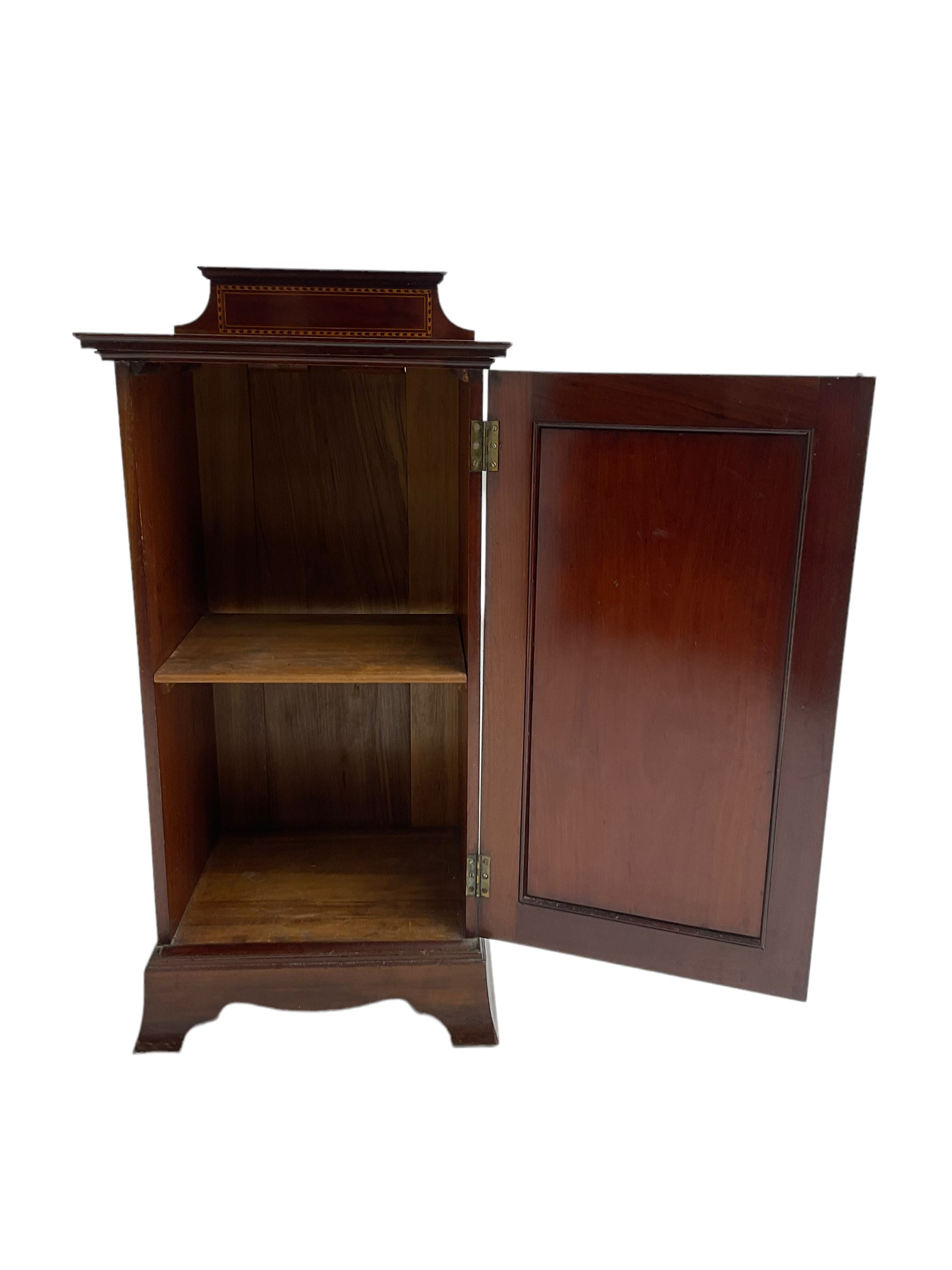 Edwardian inlaid mahogany bedside cabinet - Image 4 of 7