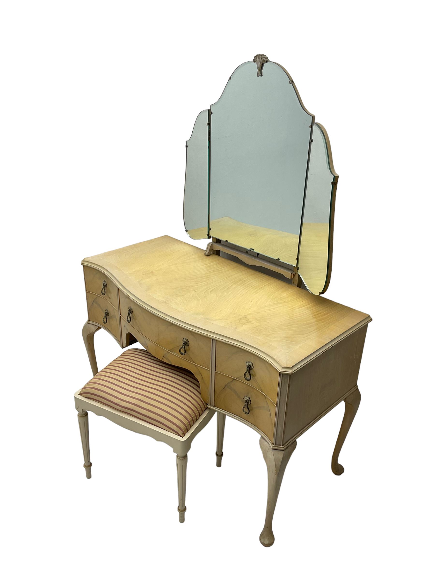 F Wrighton & Sons Ltd - French style painted serpentine dressing table - Image 9 of 11