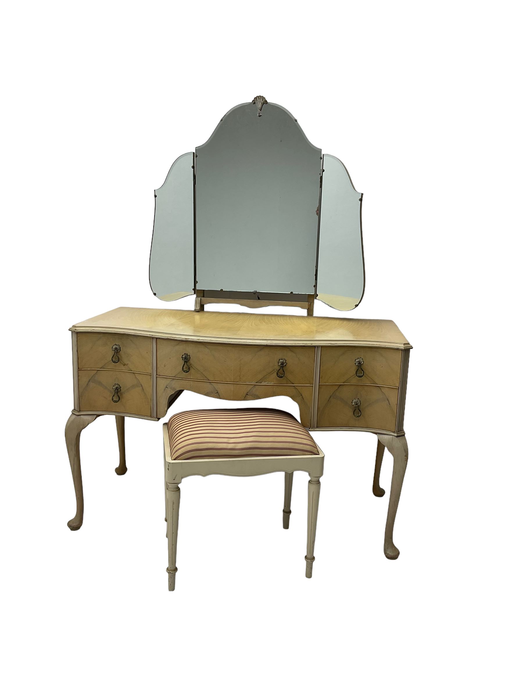 F Wrighton & Sons Ltd - French style painted serpentine dressing table - Image 10 of 11