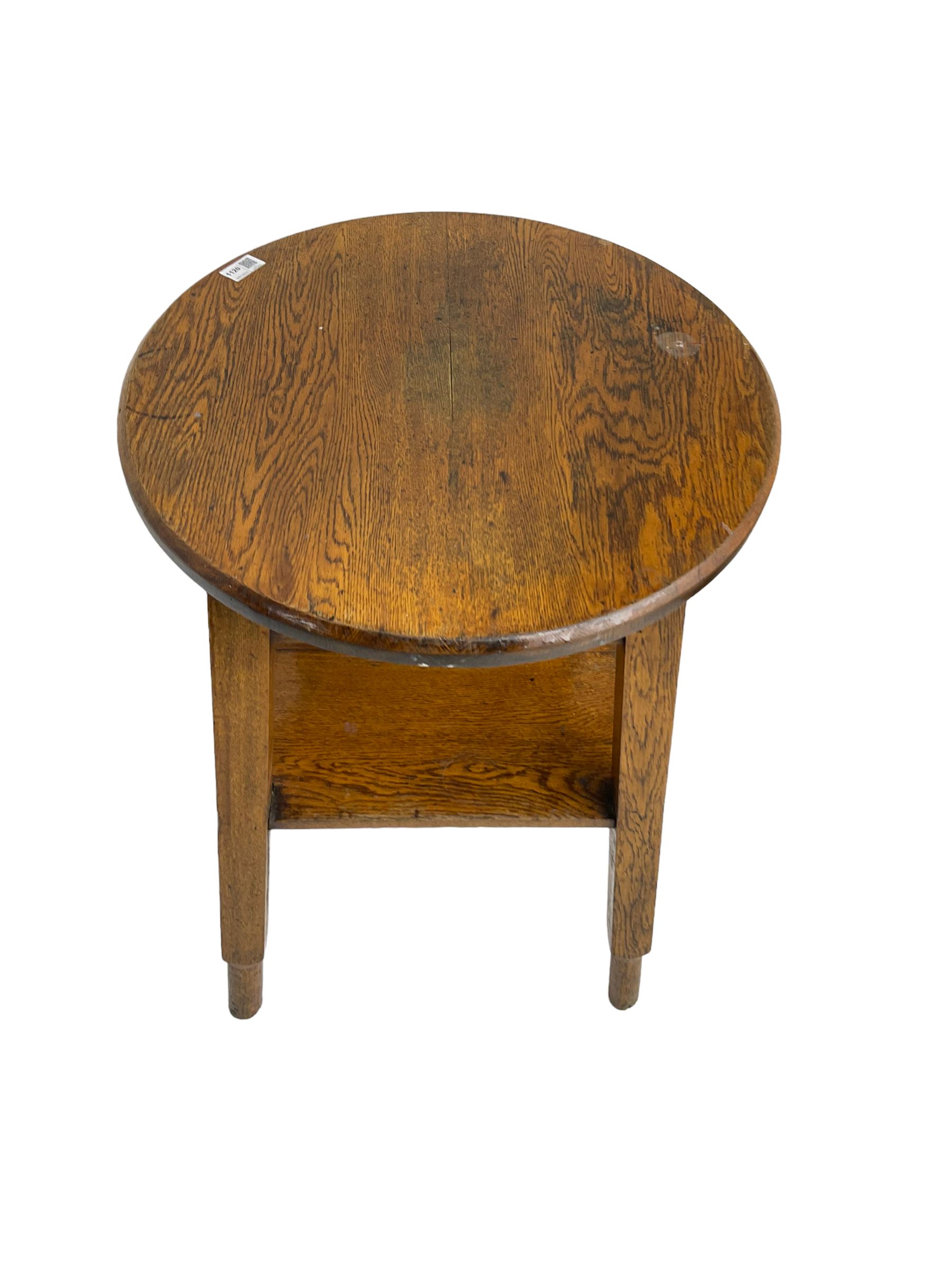 Early to mid-20th century oak tavern table - Image 4 of 4