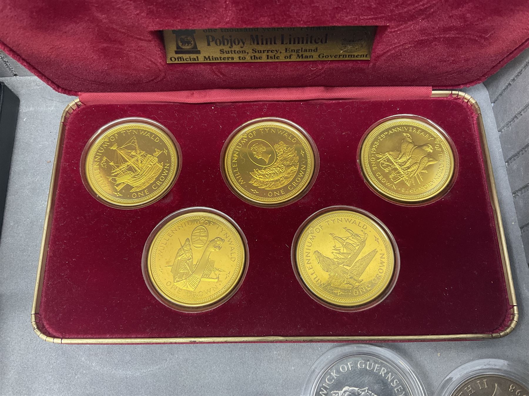 The Royal Mint United Kingdom 1977 silver proof two coin set - Image 5 of 10